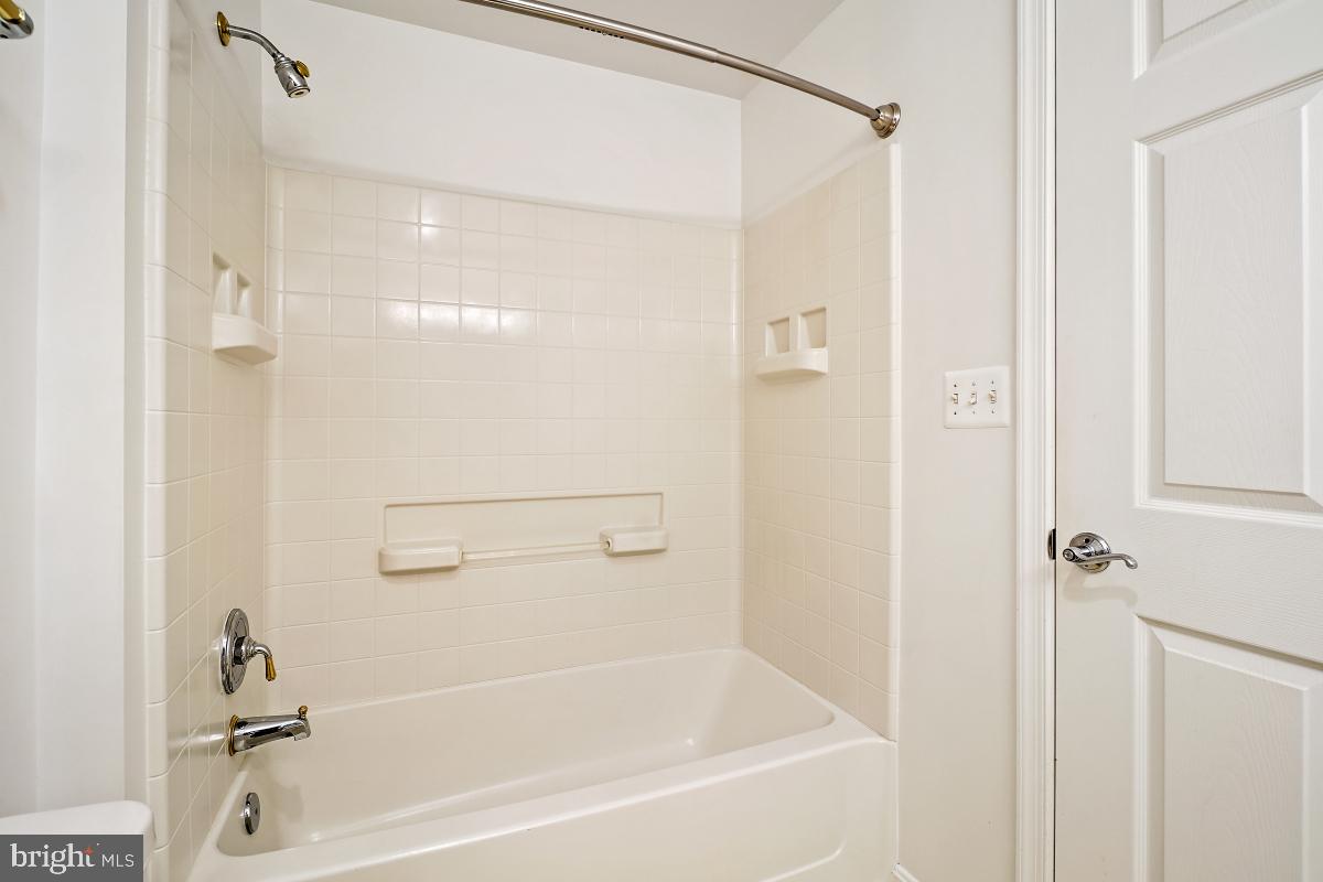 LANSDOWNE WOODS - Residential