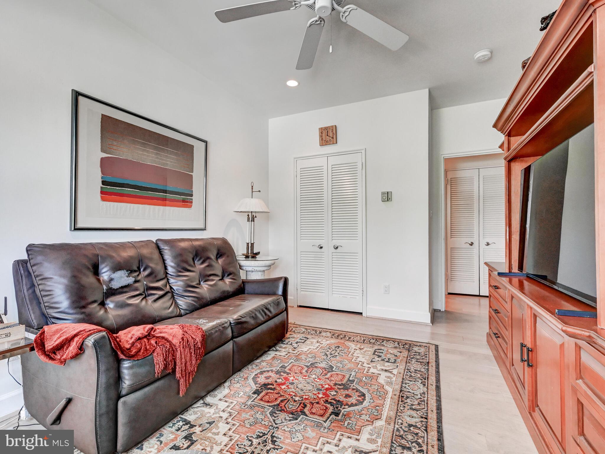 ELEVEN SLADE - Residential