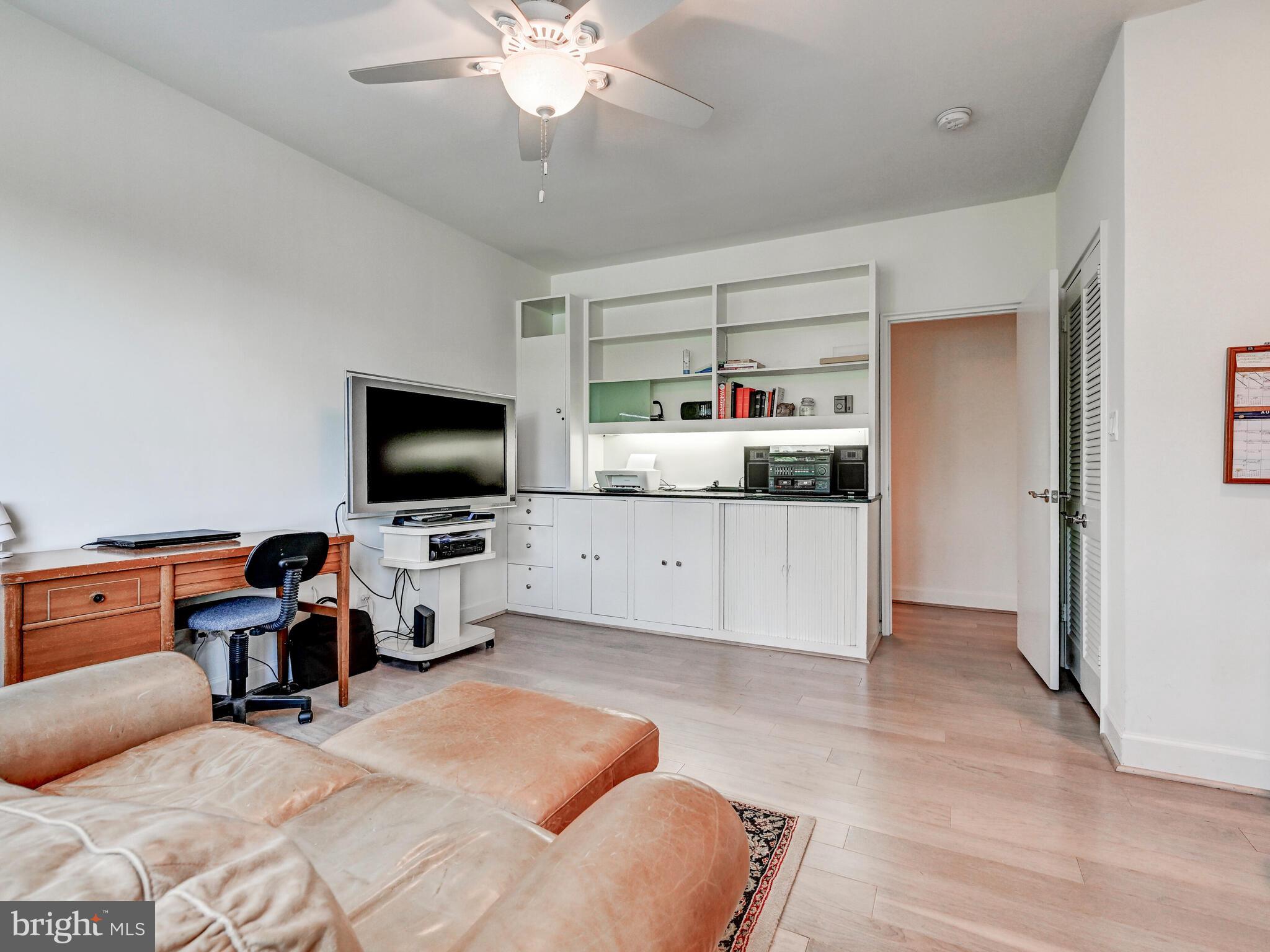 ELEVEN SLADE - Residential