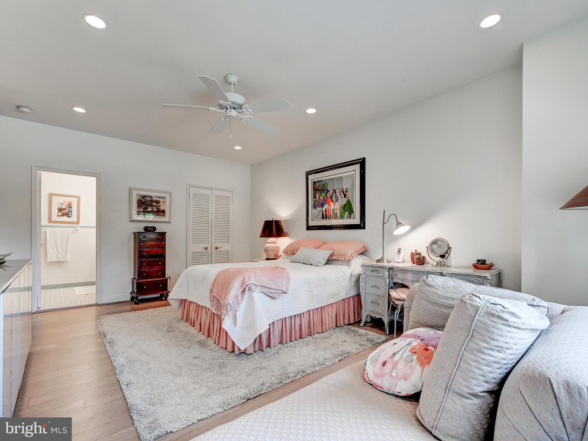 ELEVEN SLADE - Residential