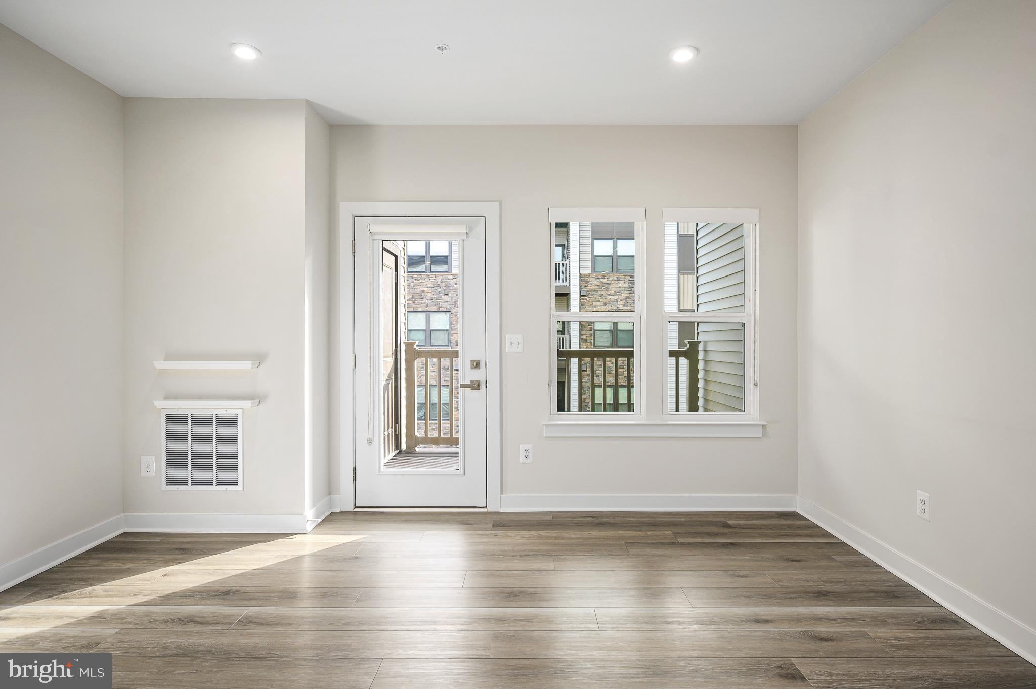 LOUDOUN VIEW CONDO FLATS - Residential