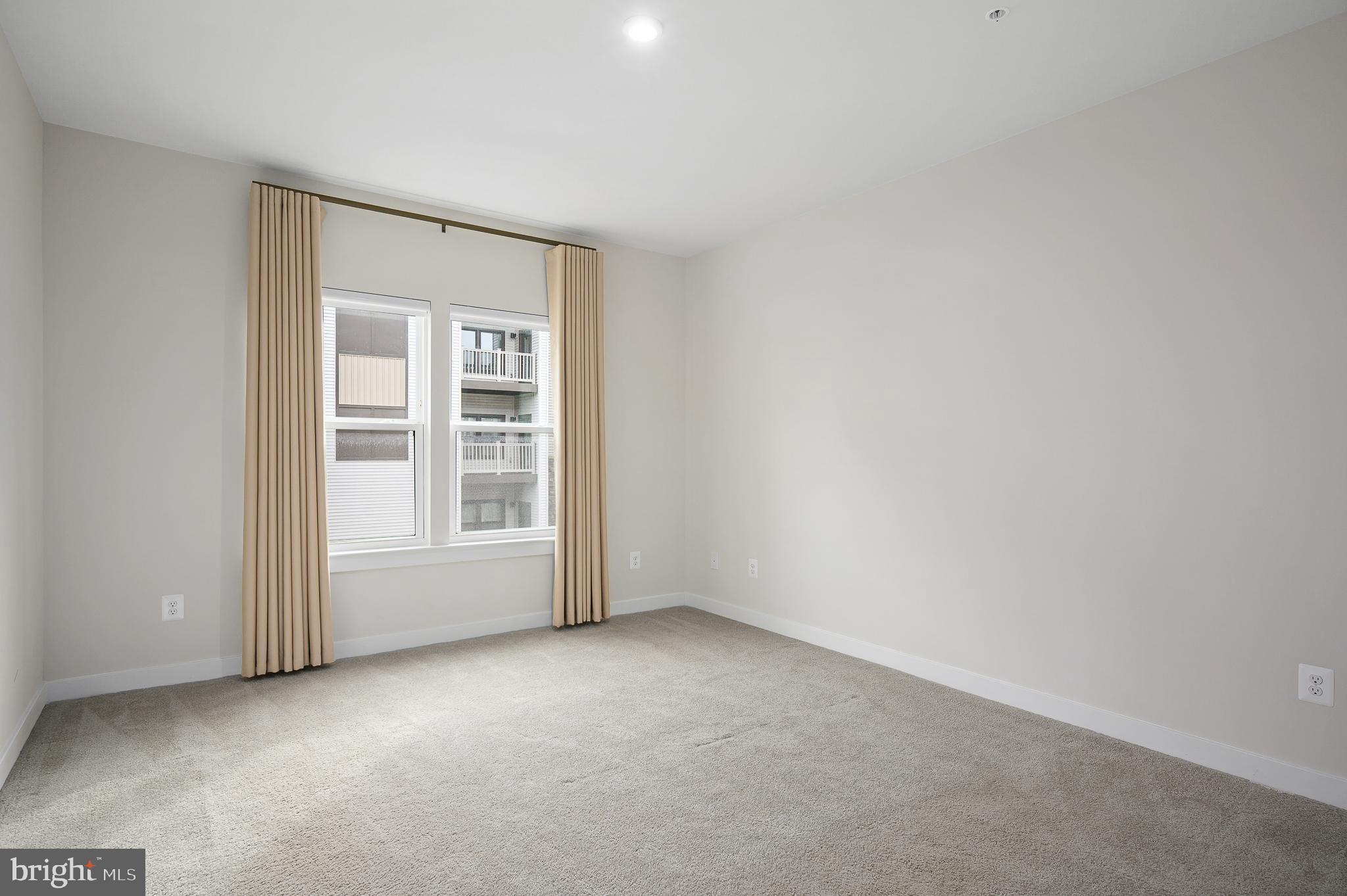 LOUDOUN VIEW CONDO FLATS - Residential