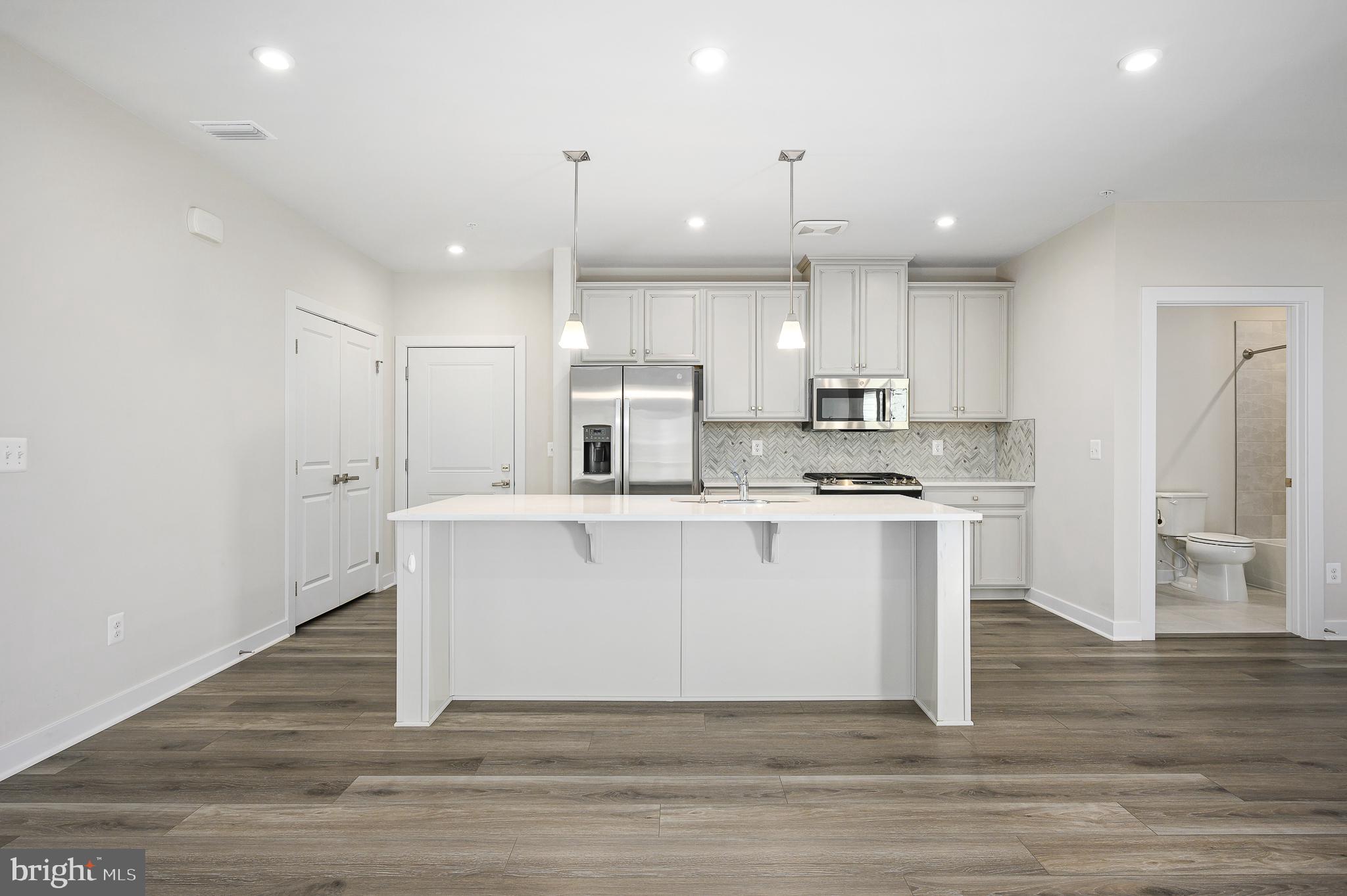 LOUDOUN VIEW CONDO FLATS - Residential