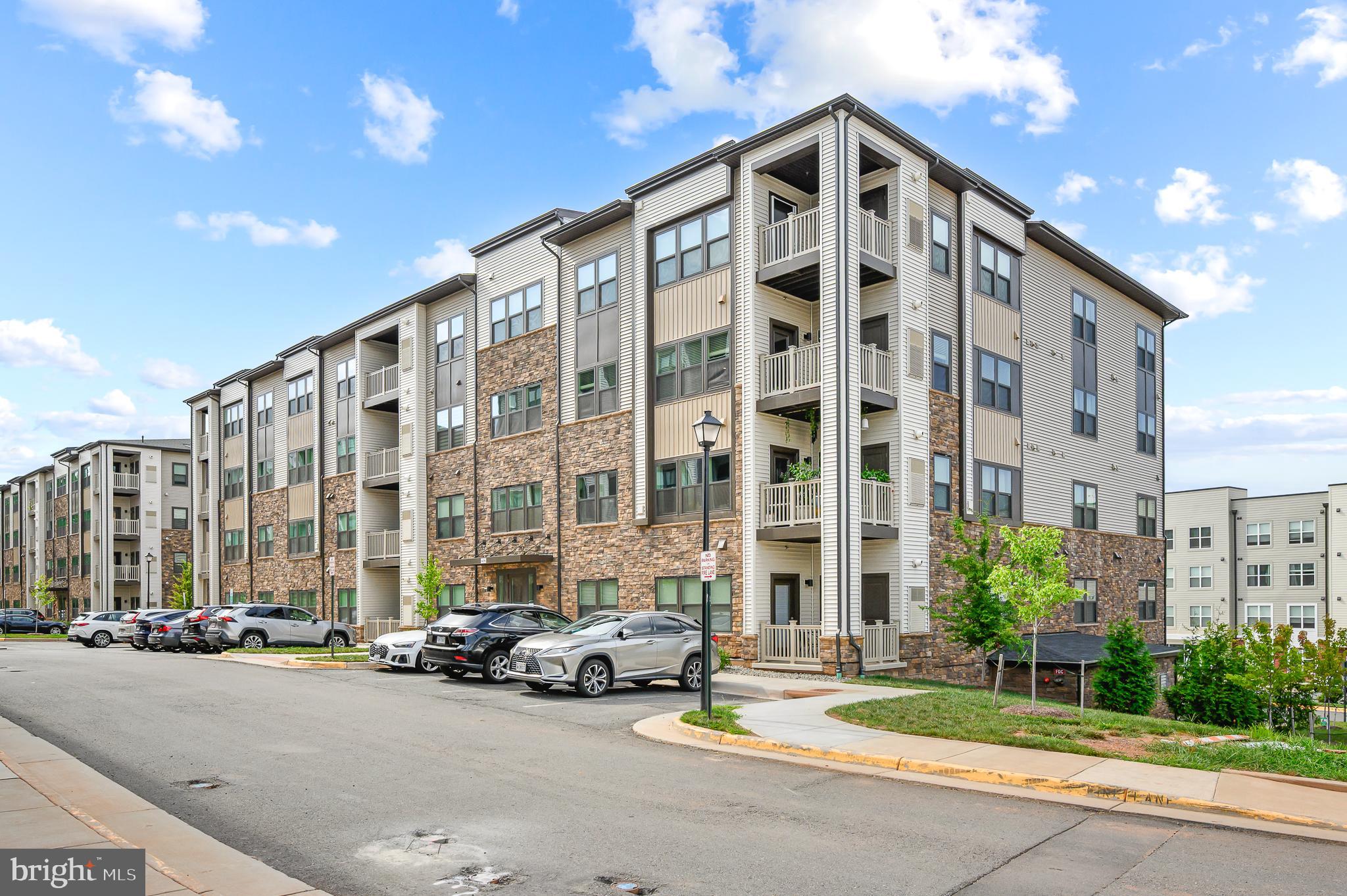 LOUDOUN VIEW CONDO FLATS - Residential