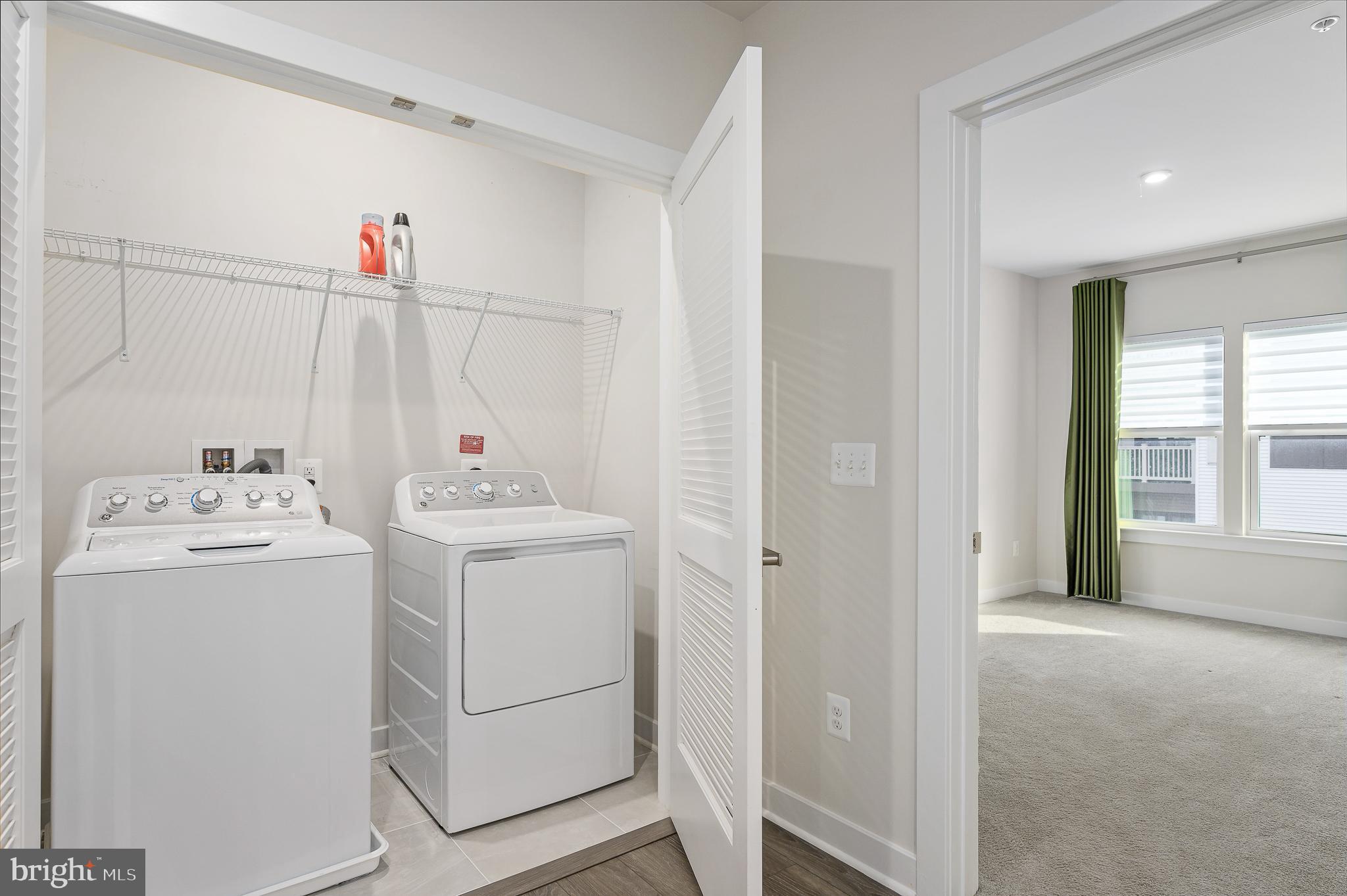 LOUDOUN VIEW CONDO FLATS - Residential