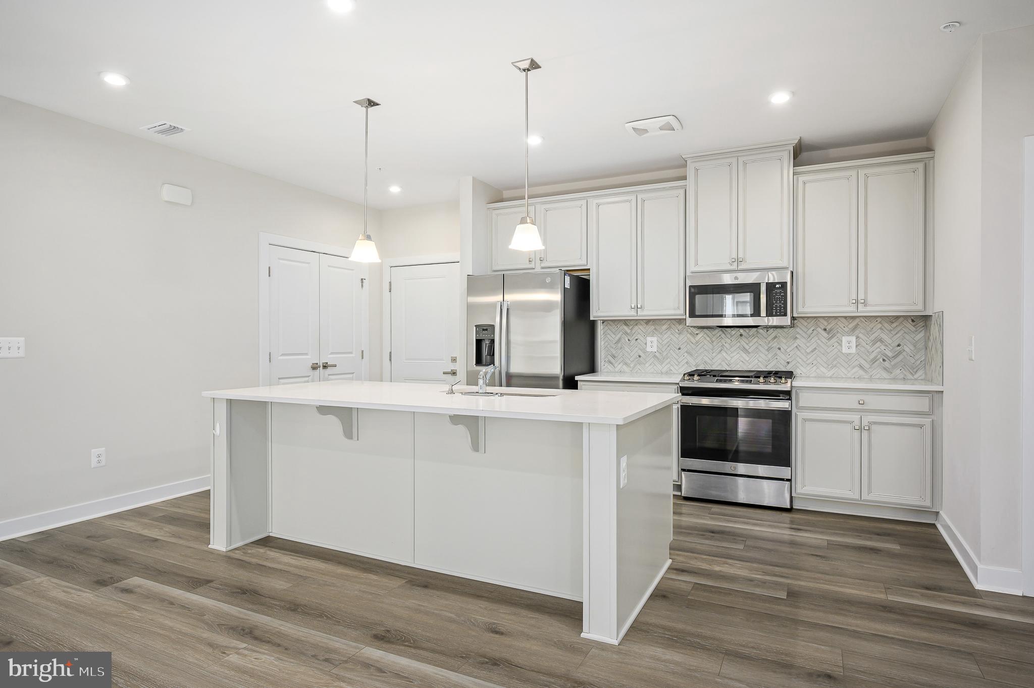 LOUDOUN VIEW CONDO FLATS - Residential