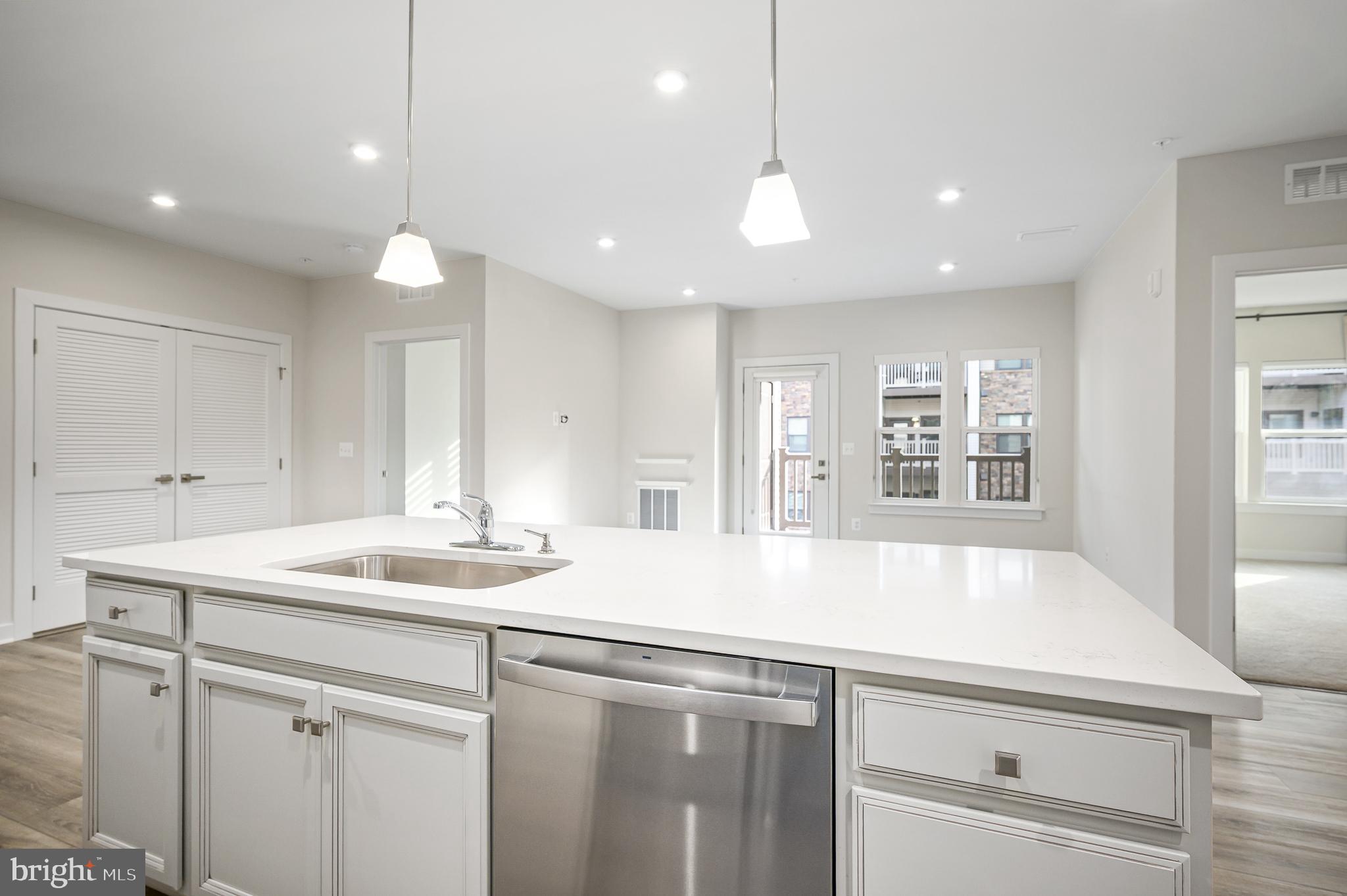 LOUDOUN VIEW CONDO FLATS - Residential