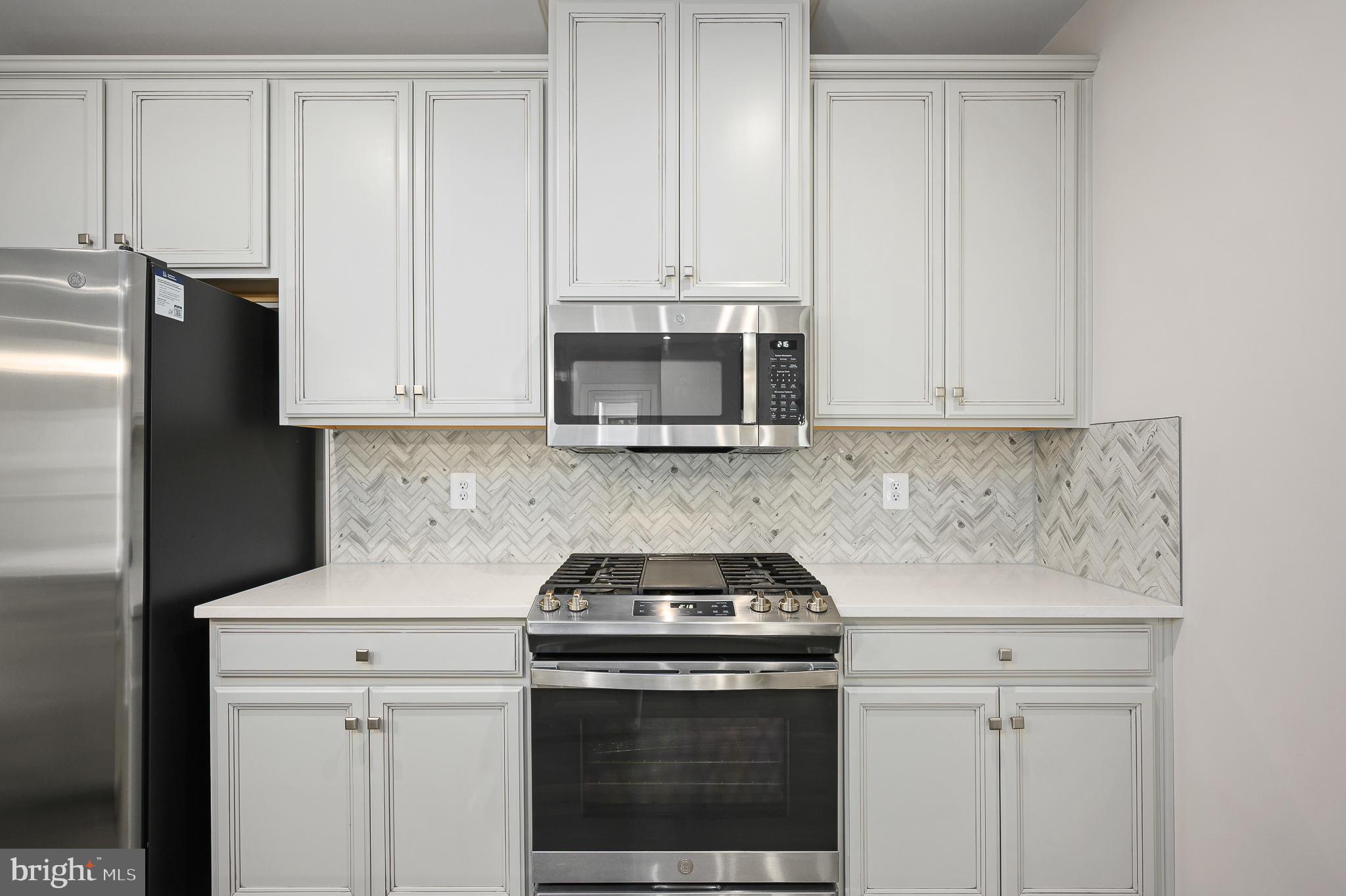 LOUDOUN VIEW CONDO FLATS - Residential