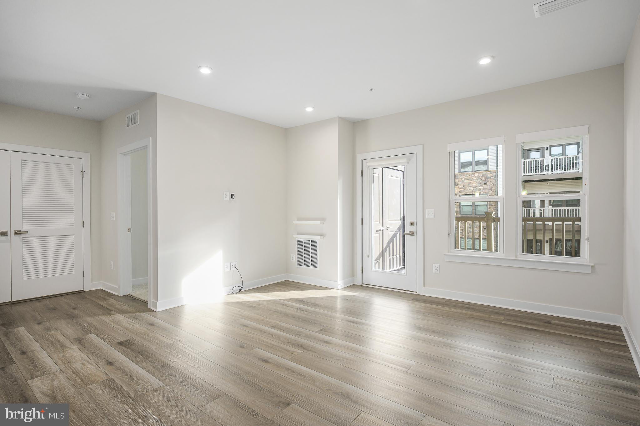 LOUDOUN VIEW CONDO FLATS - Residential