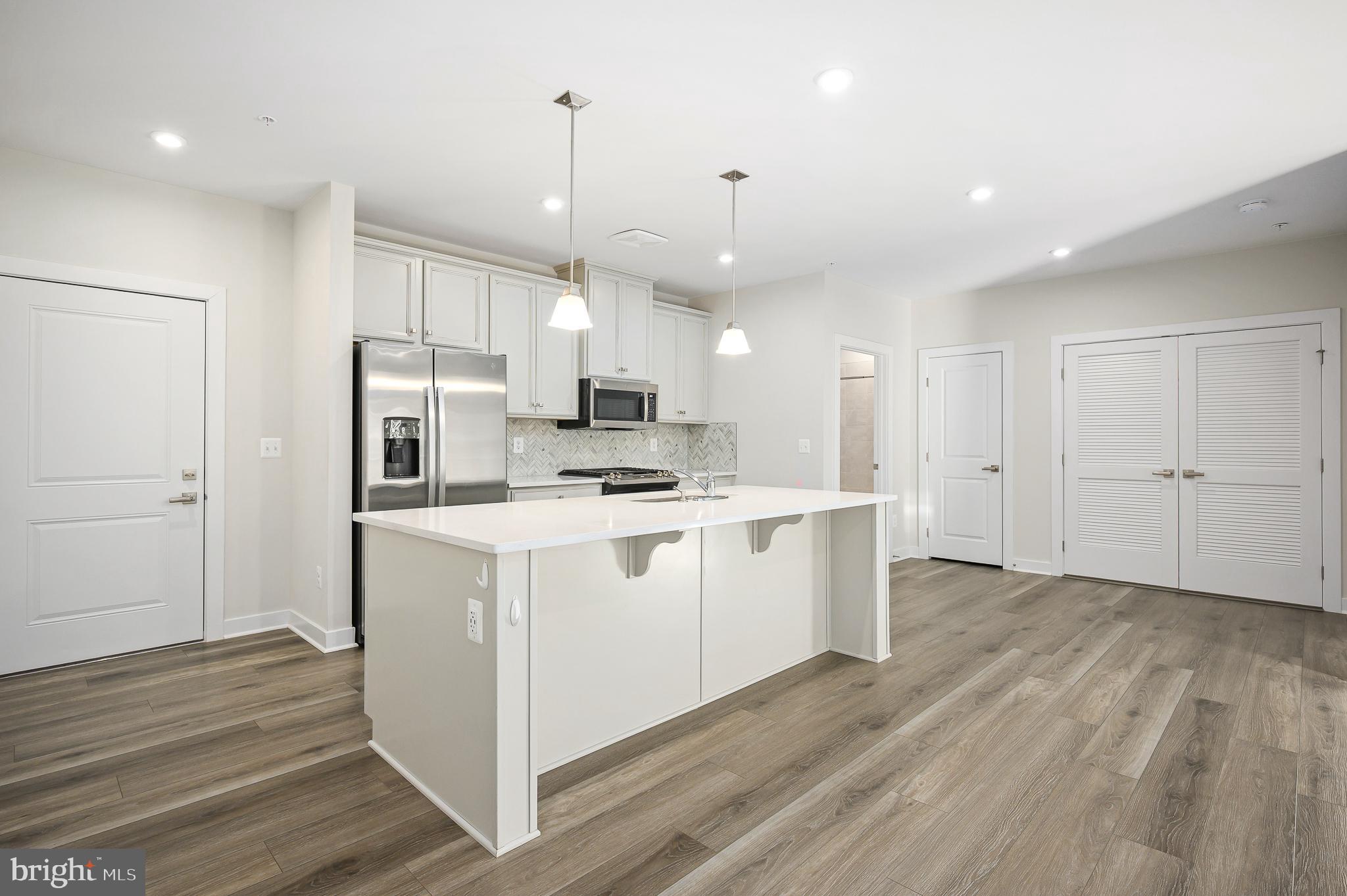 LOUDOUN VIEW CONDO FLATS - Residential