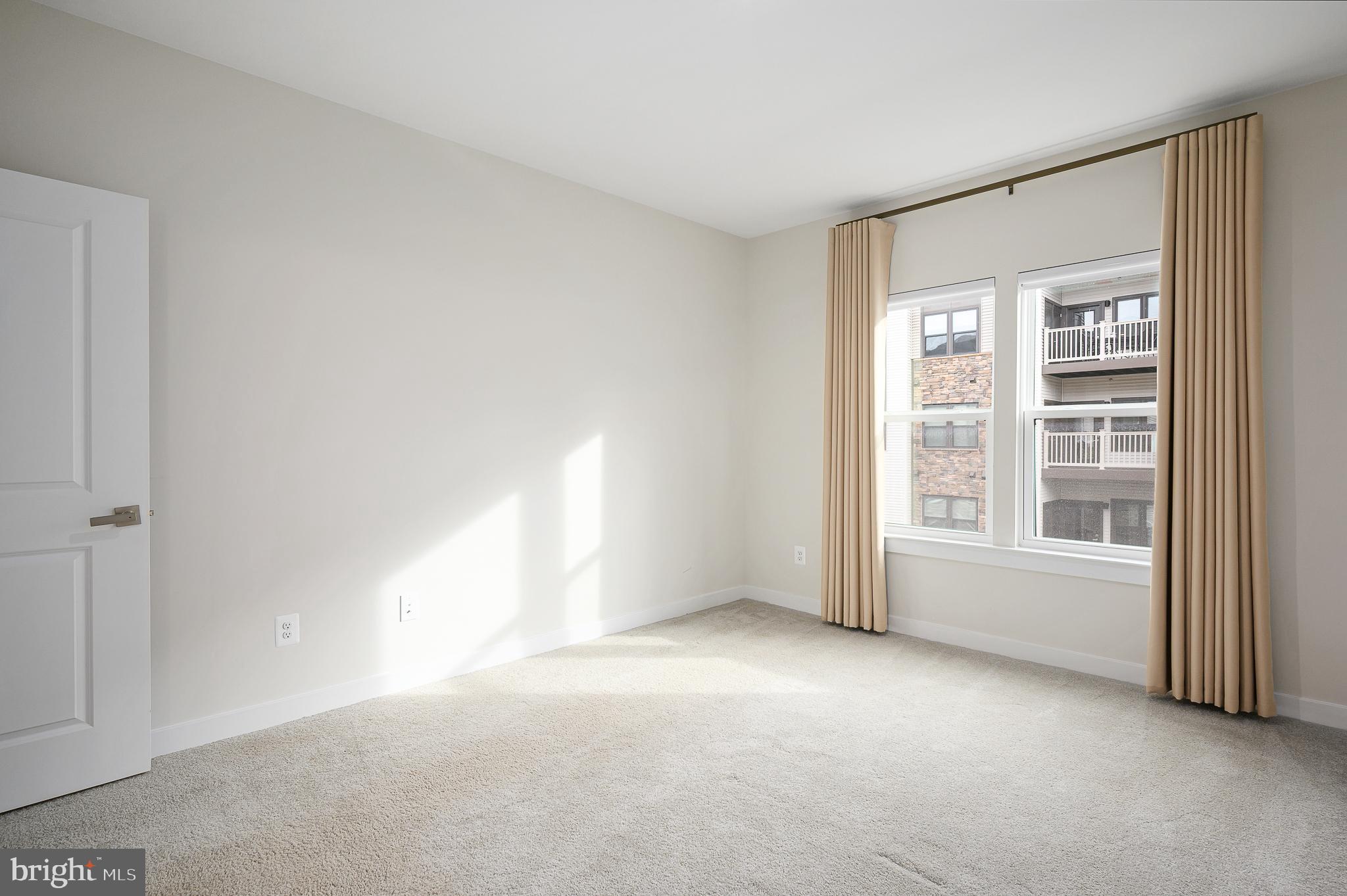 LOUDOUN VIEW CONDO FLATS - Residential