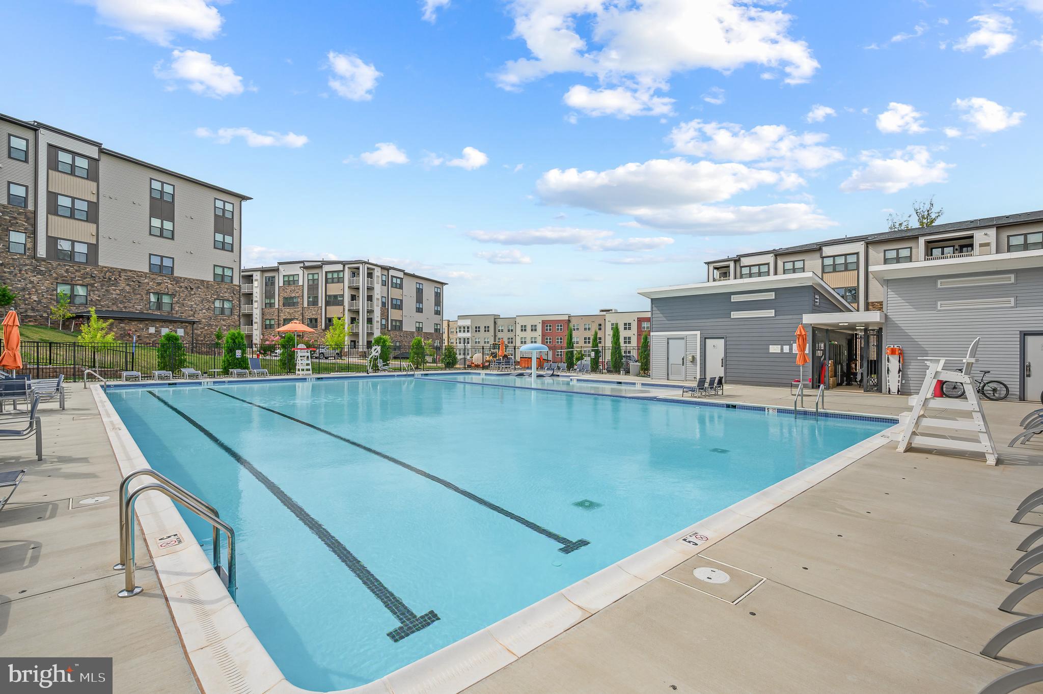 LOUDOUN VIEW CONDO FLATS - Residential