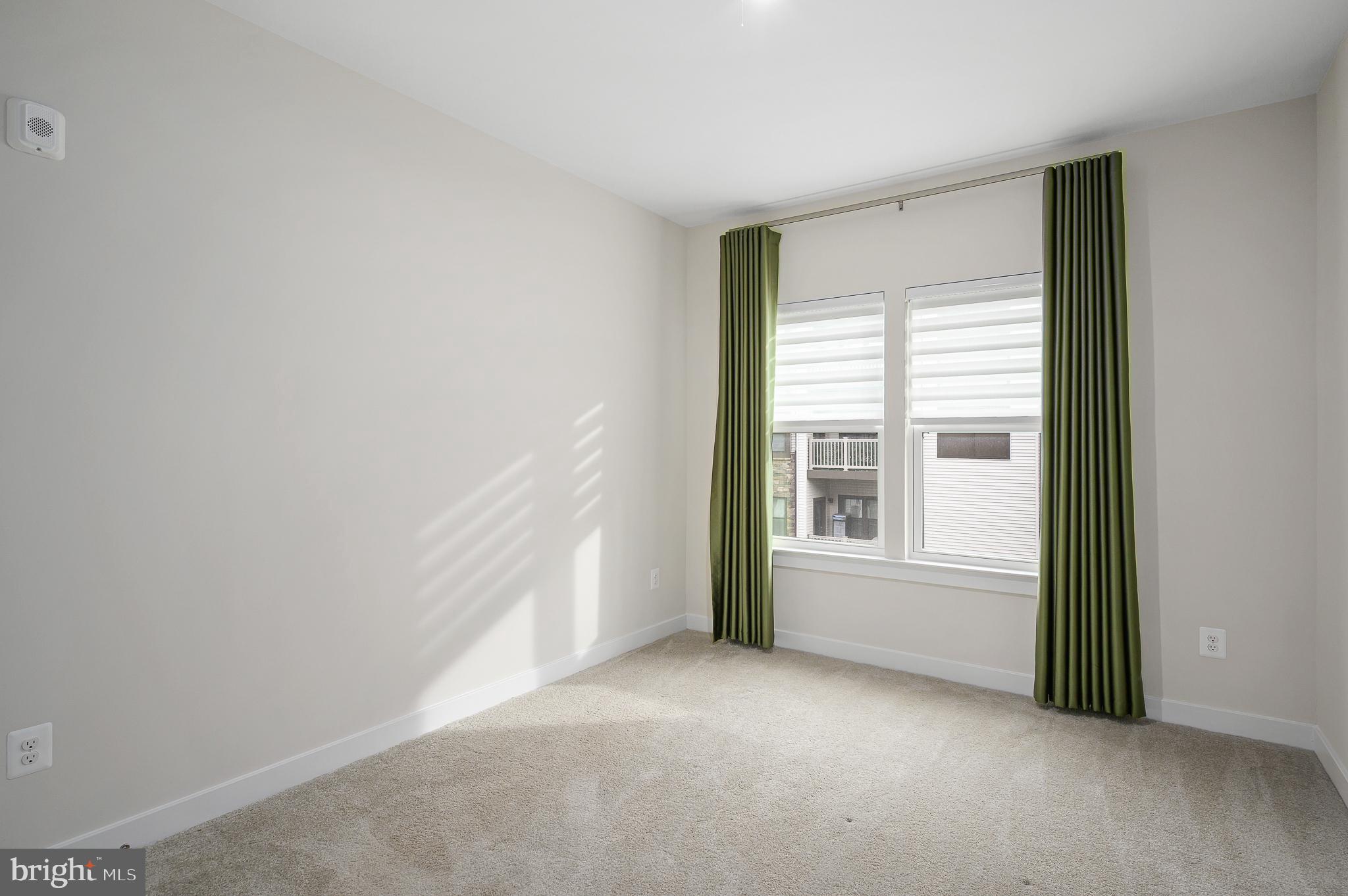 LOUDOUN VIEW CONDO FLATS - Residential