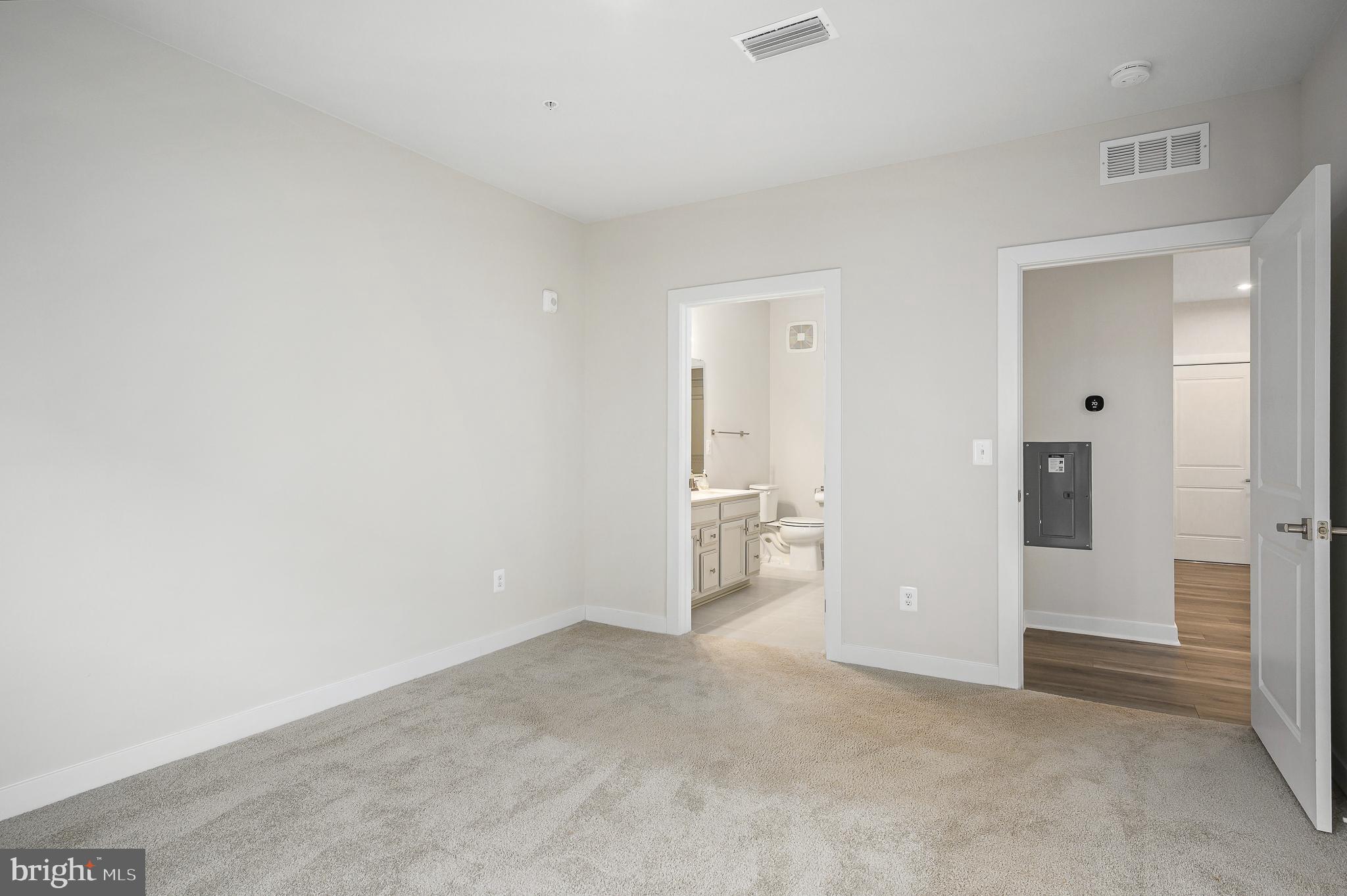 LOUDOUN VIEW CONDO FLATS - Residential