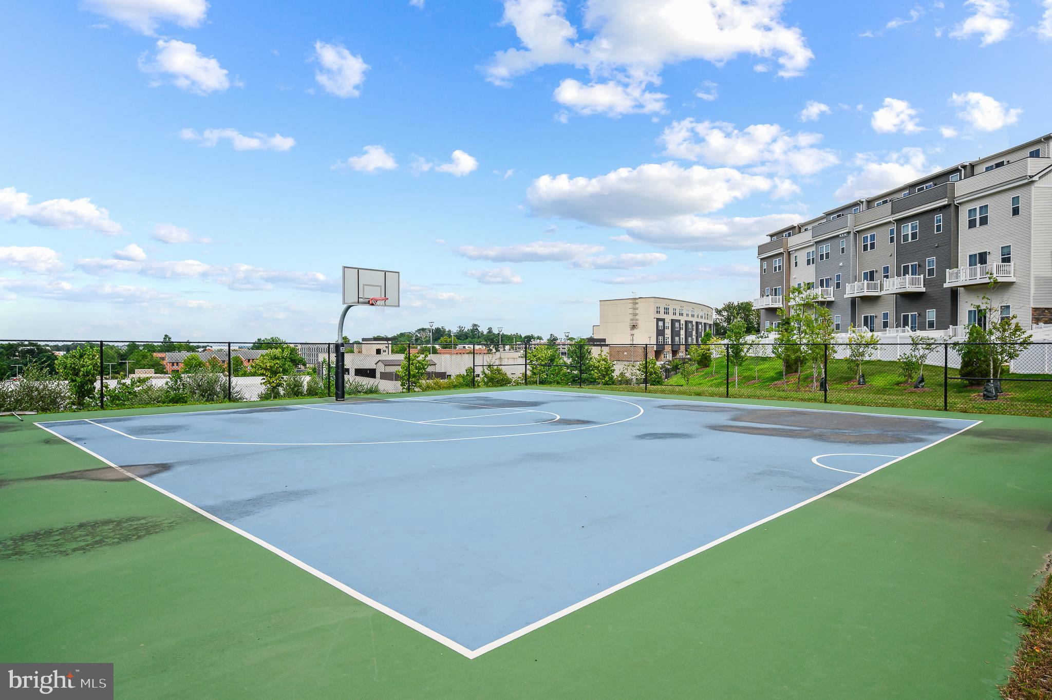 LOUDOUN VIEW CONDO FLATS - Residential