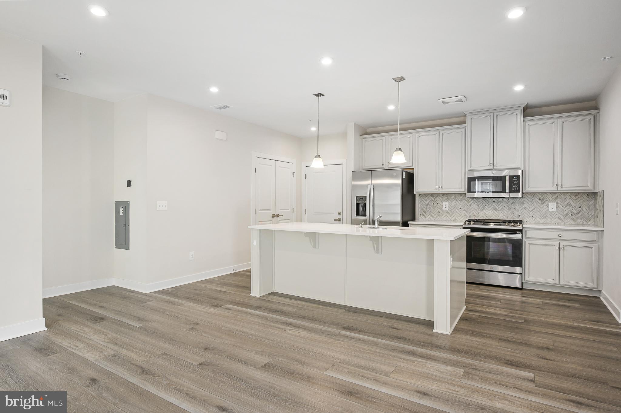 LOUDOUN VIEW CONDO FLATS - Residential