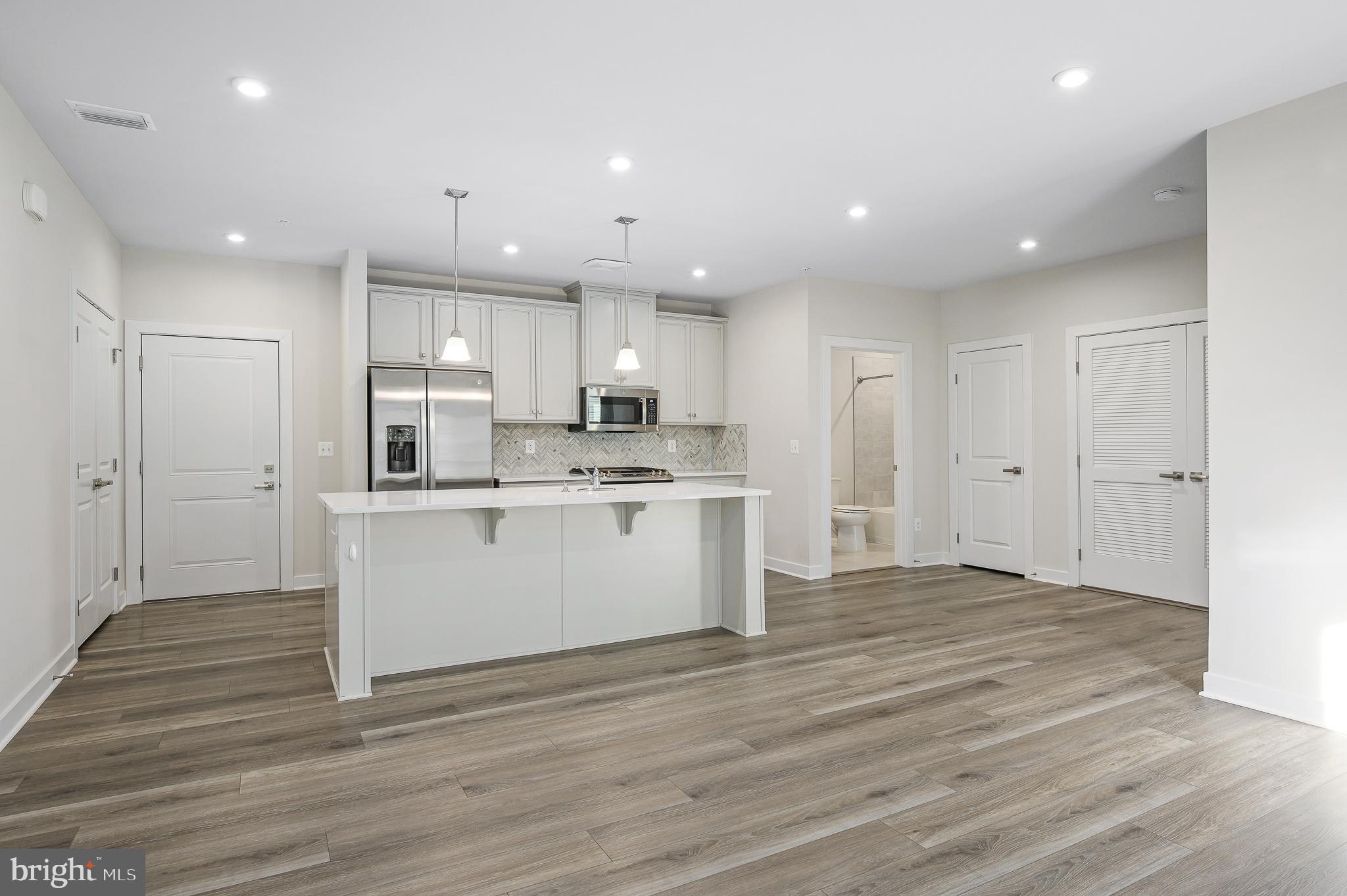 LOUDOUN VIEW CONDO FLATS - Residential