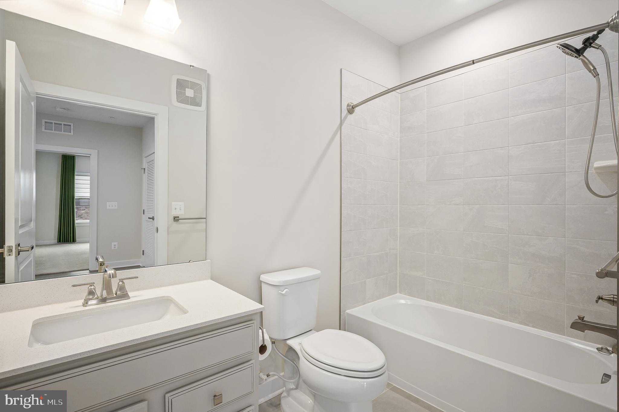 LOUDOUN VIEW CONDO FLATS - Residential