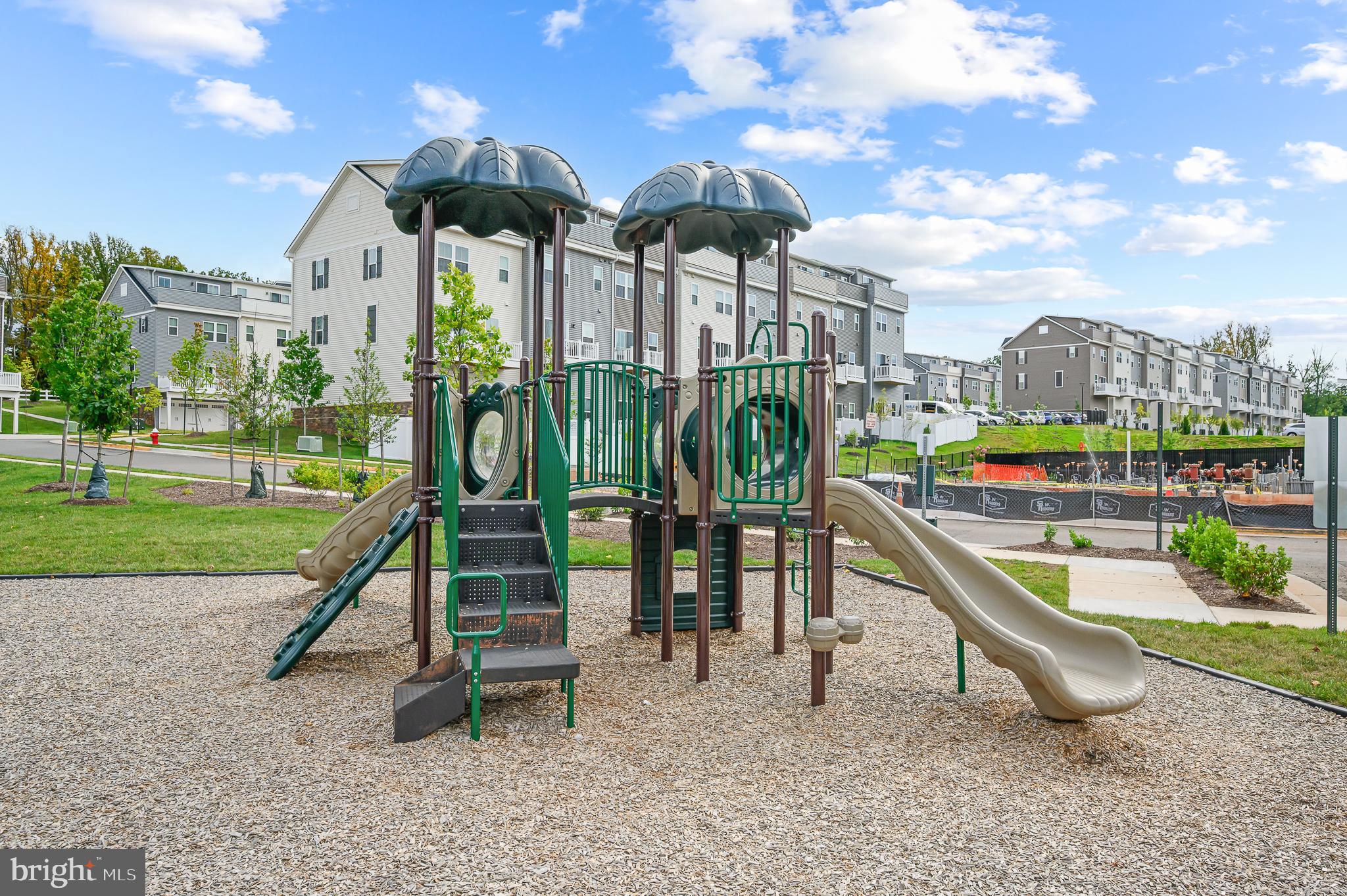 LOUDOUN VIEW CONDO FLATS - Residential