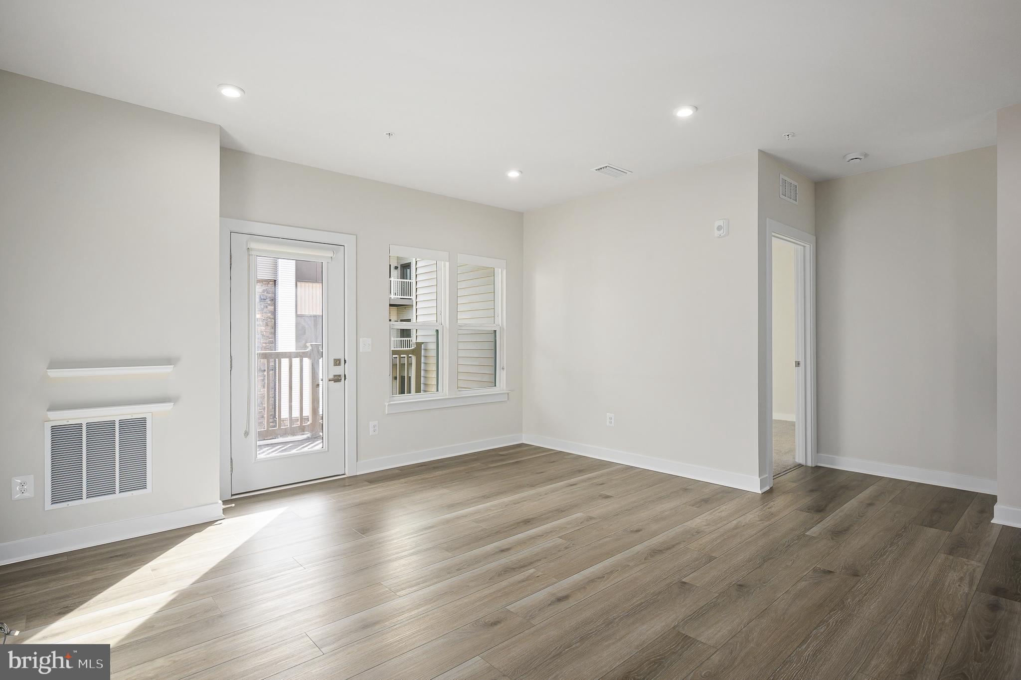 LOUDOUN VIEW CONDO FLATS - Residential