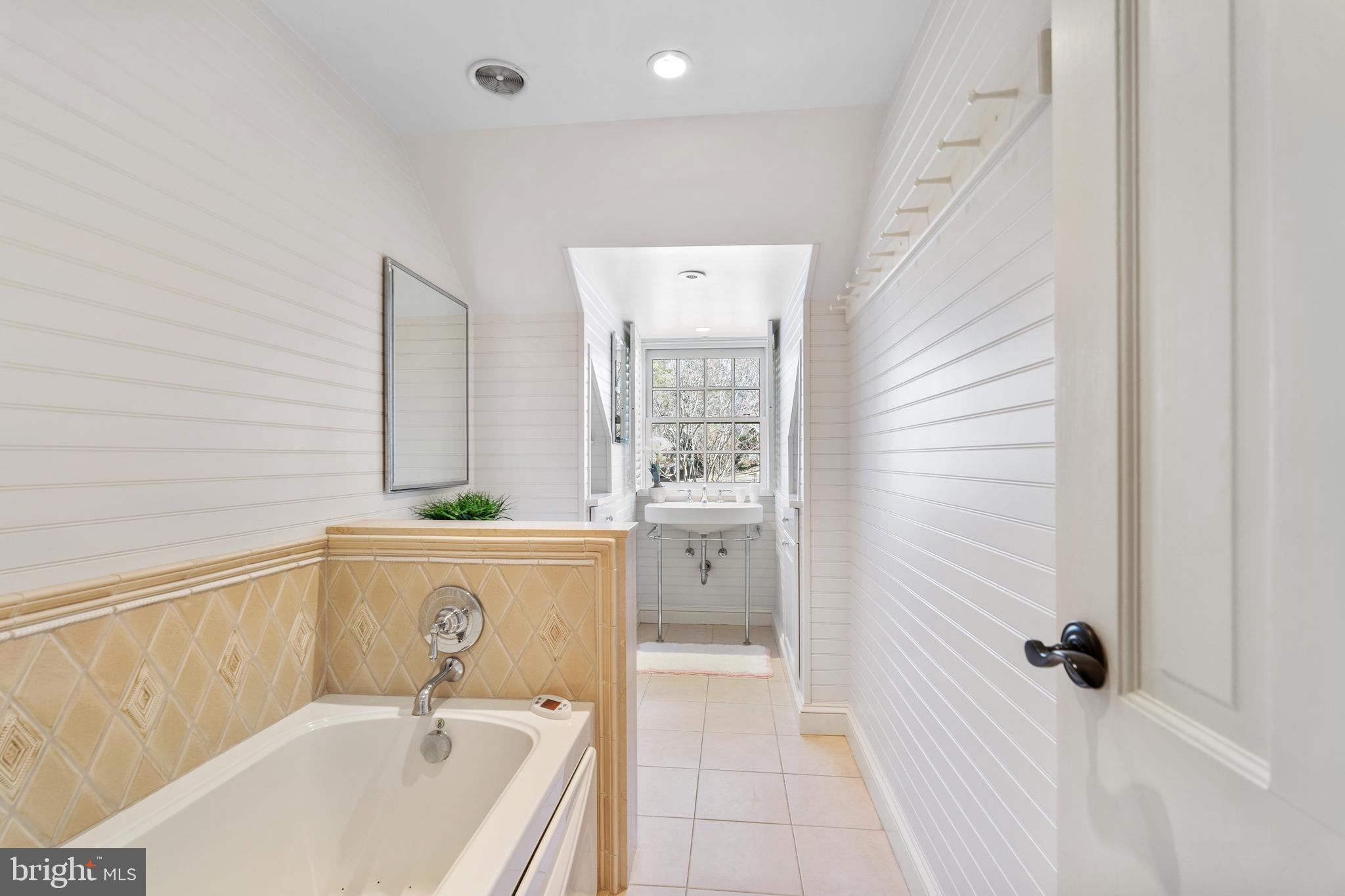 GLADWYNE - Residential