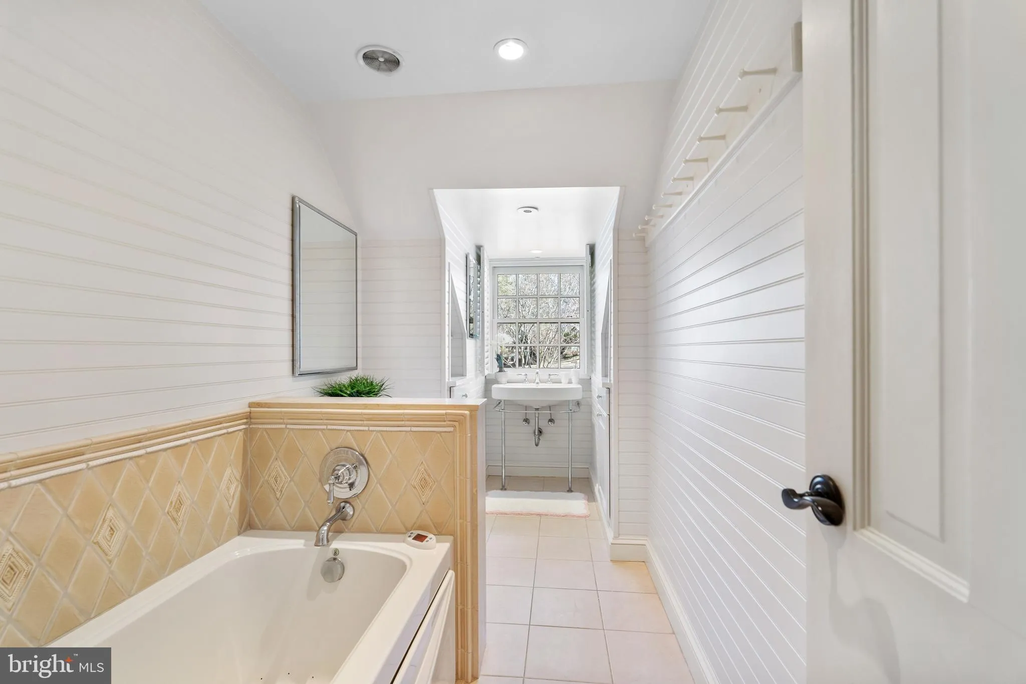 Gladwyne, Pennsylvania 19035, United States, 3 Bedrooms Bedrooms, ,4 BathroomsBathrooms,Residential,Contingent,5001