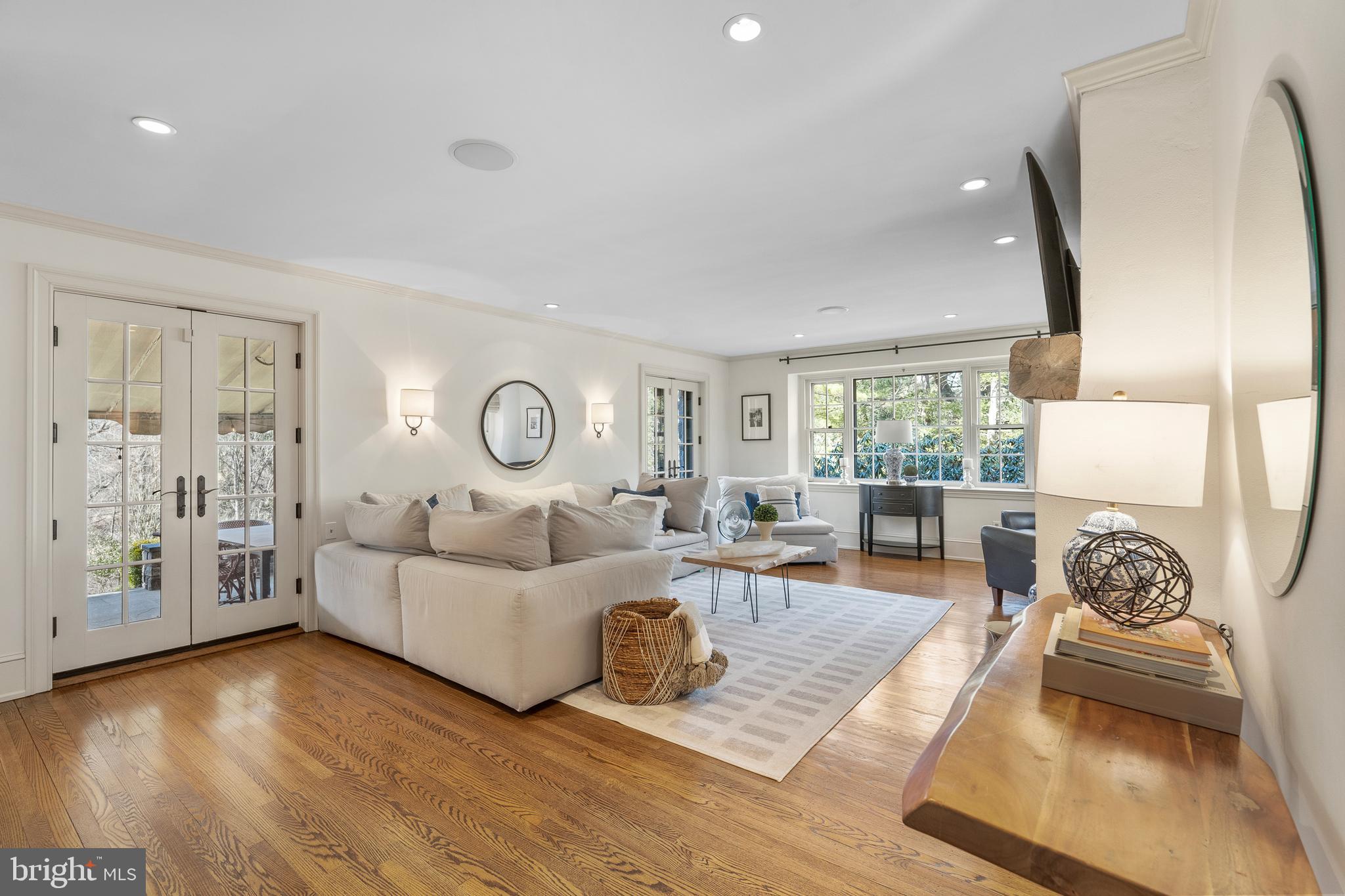 GLADWYNE - Residential