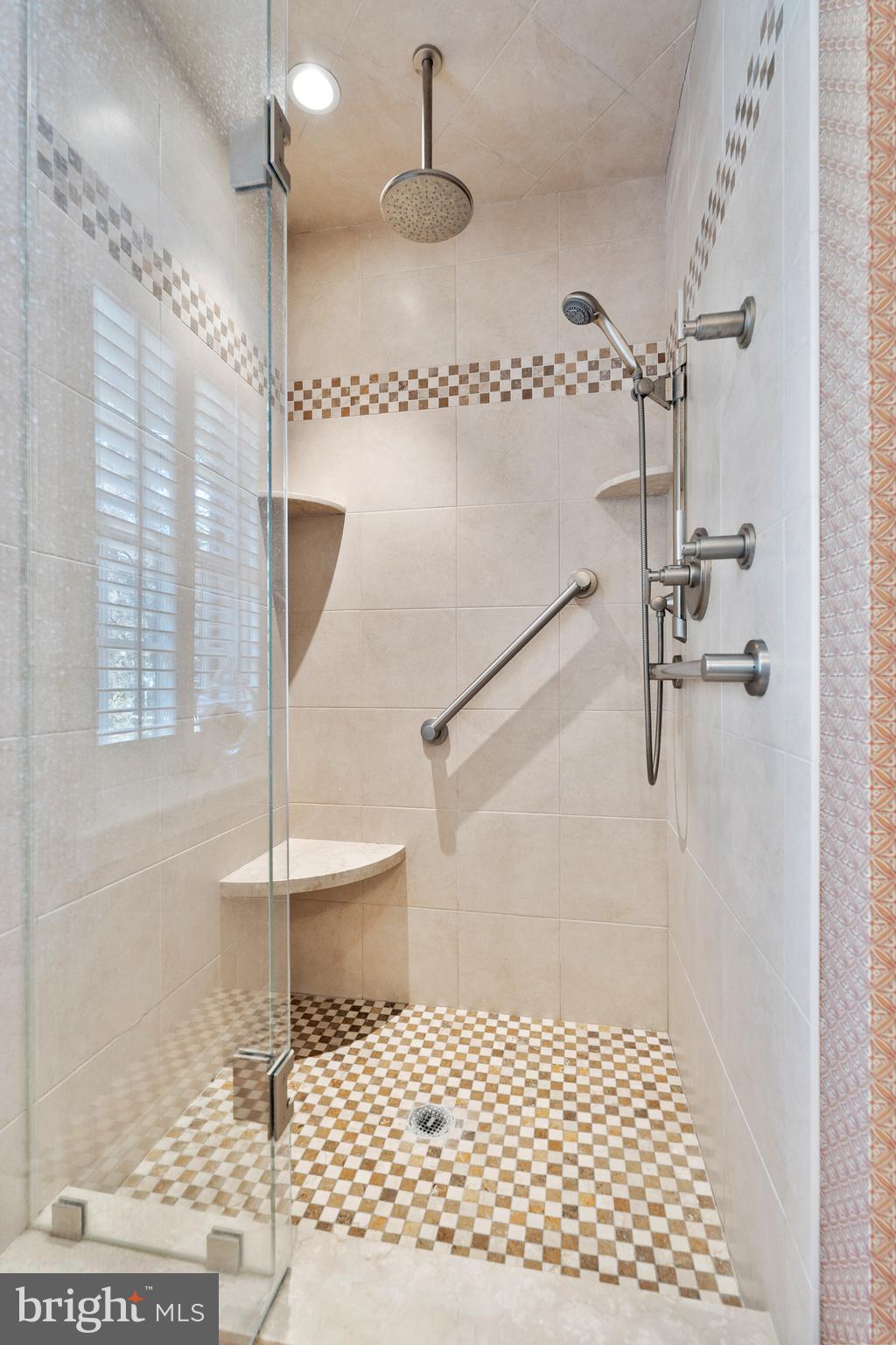 GLADWYNE - Residential