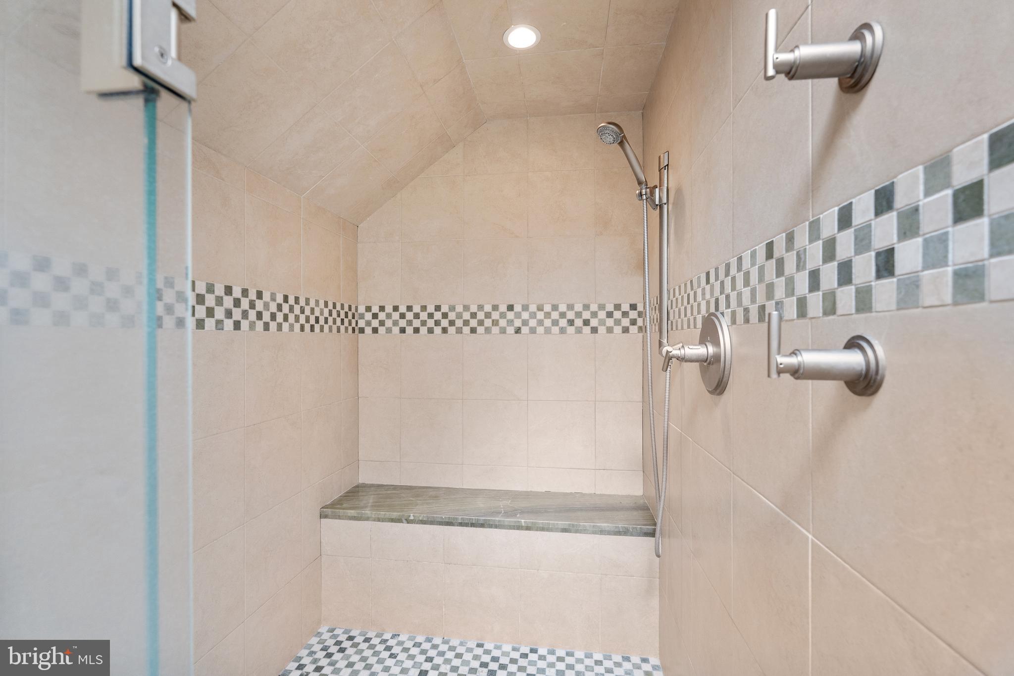 GLADWYNE - Residential