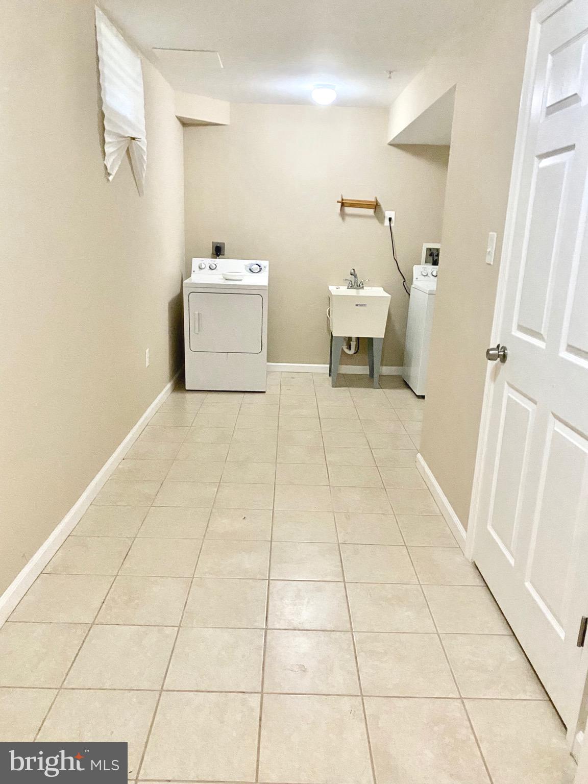 THE VILLAGES AT WELLINGTON - Residential Lease