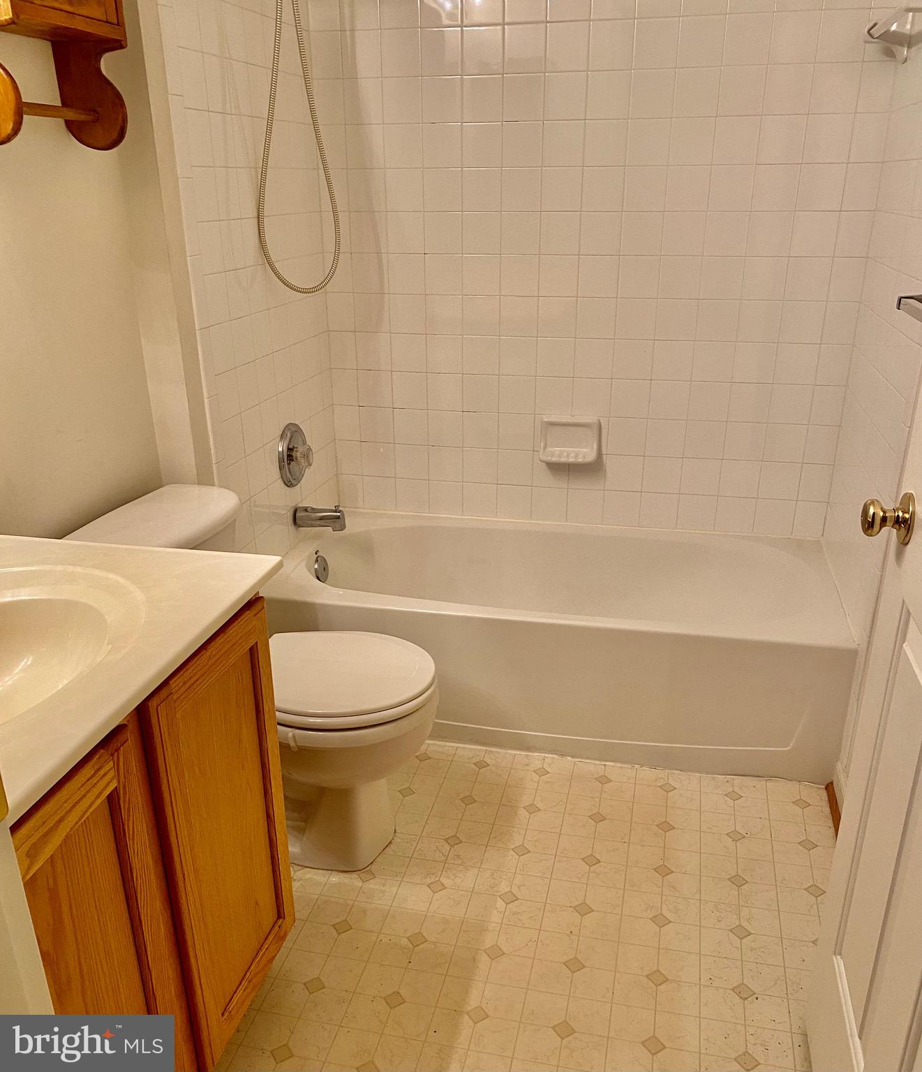 THE VILLAGES AT WELLINGTON - Residential Lease