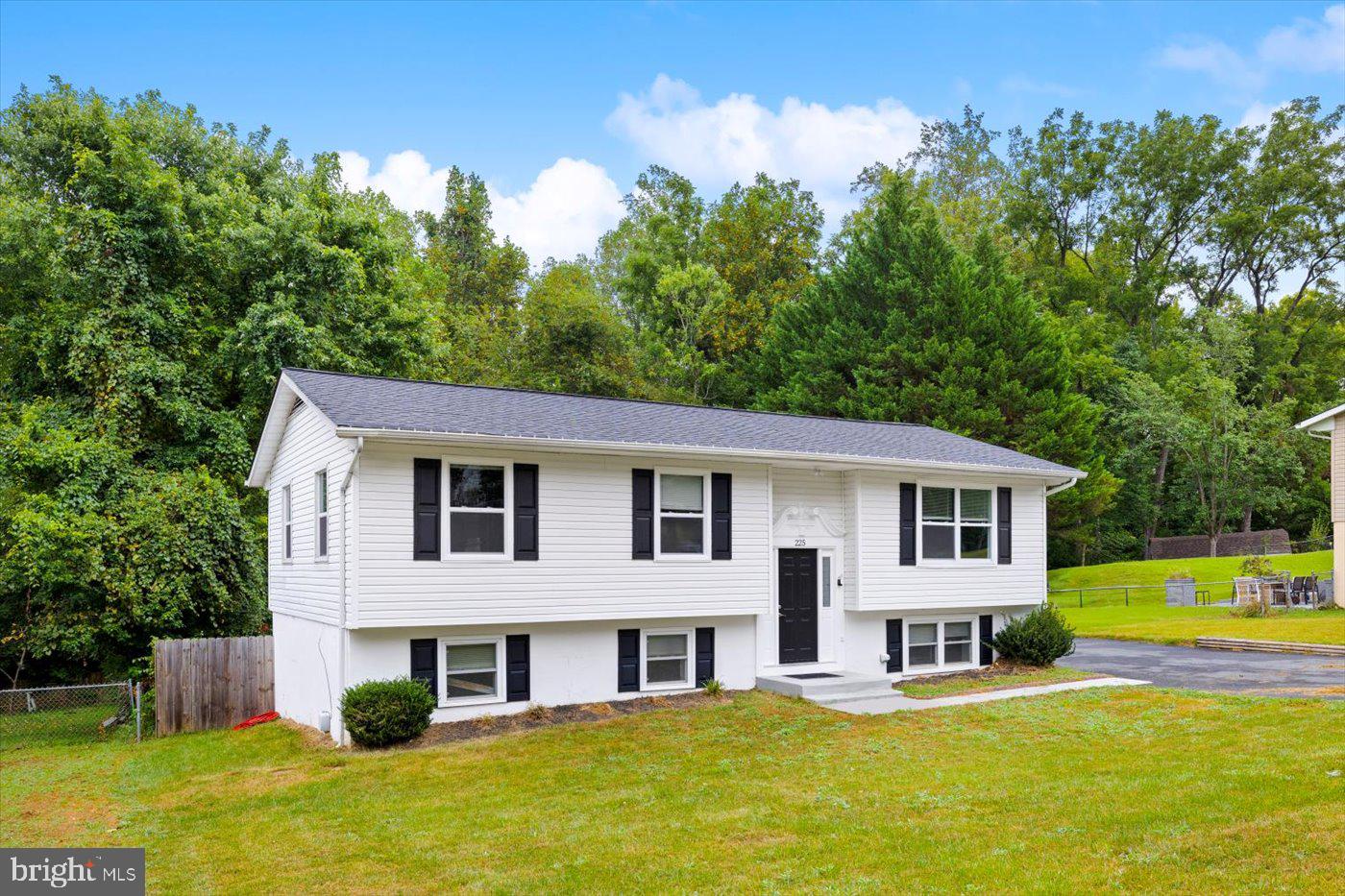 225 OAK GROVE LANE