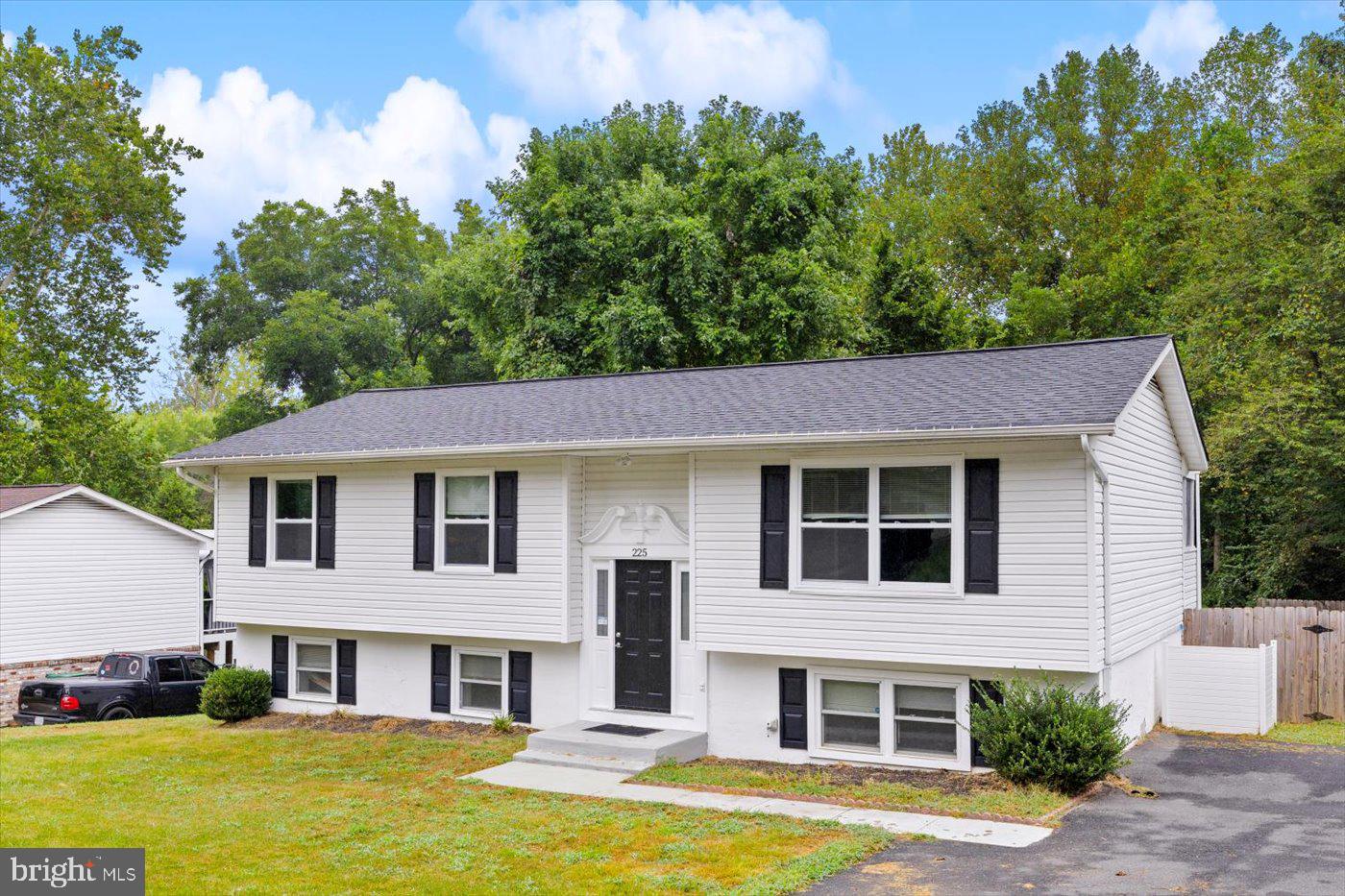 225 OAK GROVE LANE