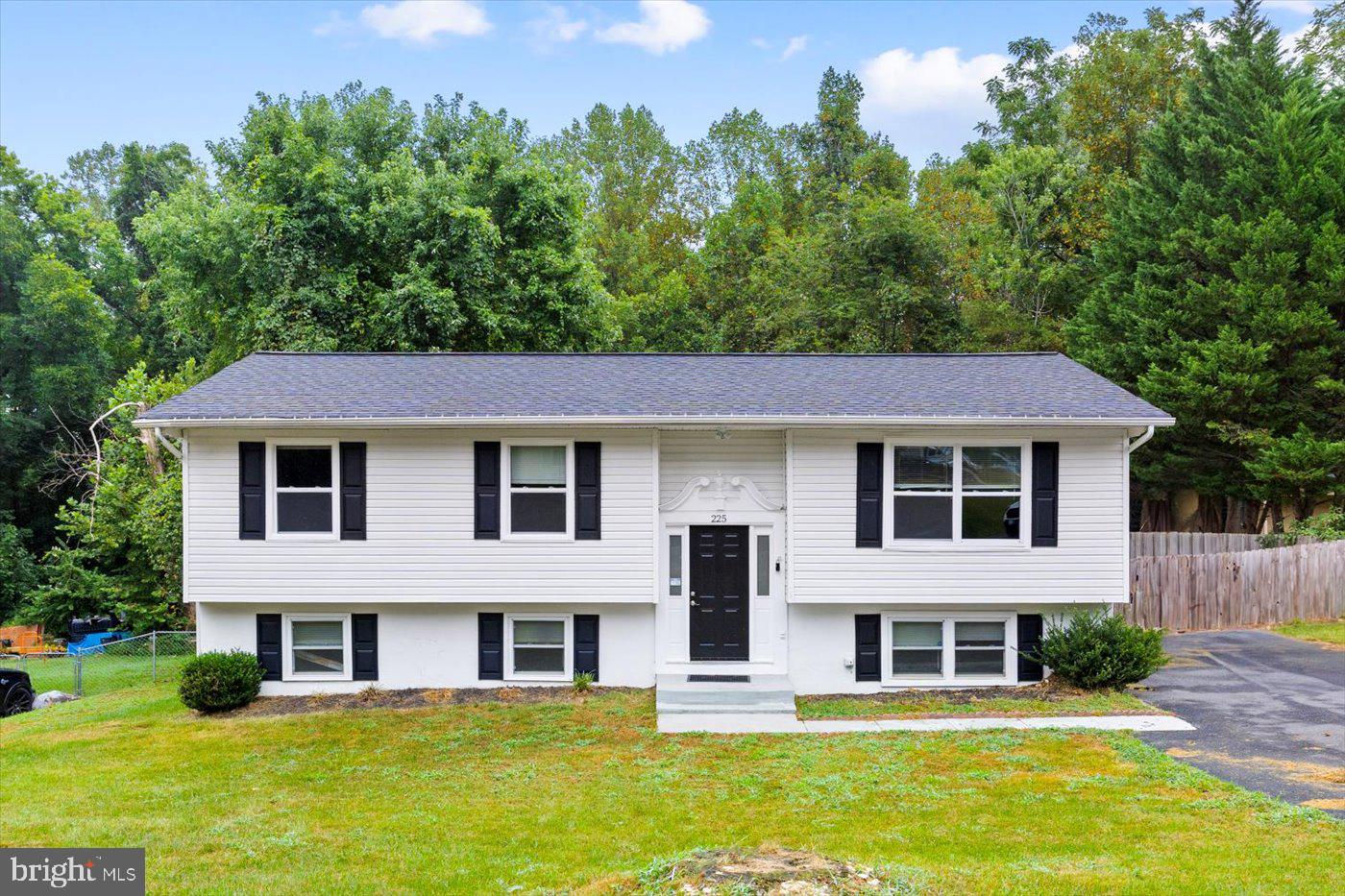 225 OAK GROVE LANE