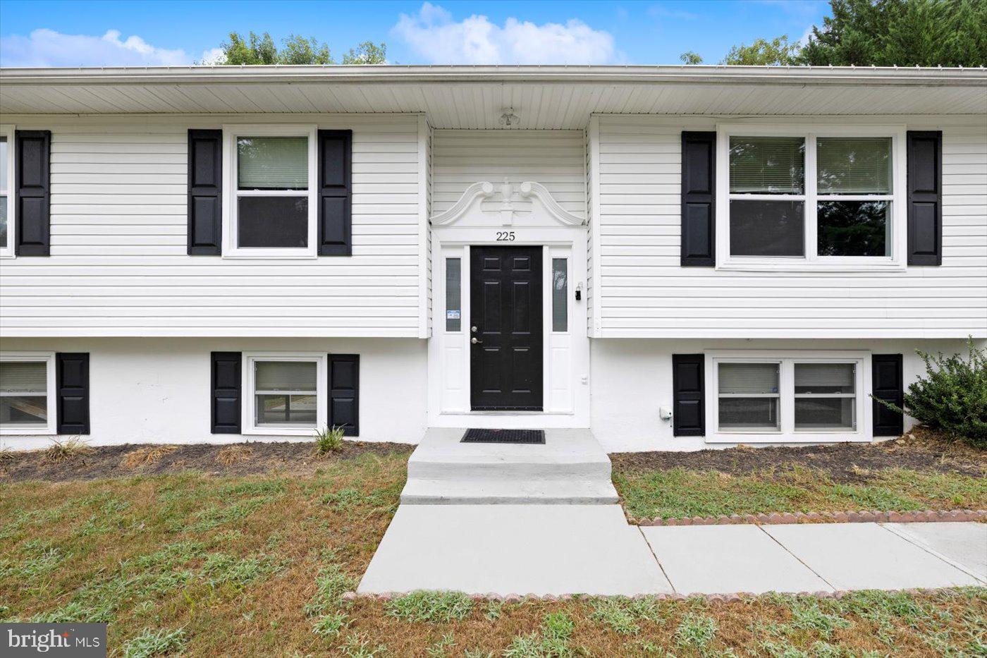 225 OAK GROVE LANE