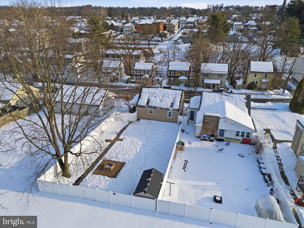 Photo of 141 E Hummelstown Street, ELIZABETHTOWN, PA 17022 (MLS # PALA2082628)