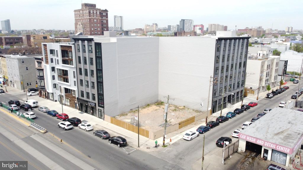 Photo of 621 W Girard Avenue W, PHILADELPHIA, PA 19123 (MLS # PAPH2551122)