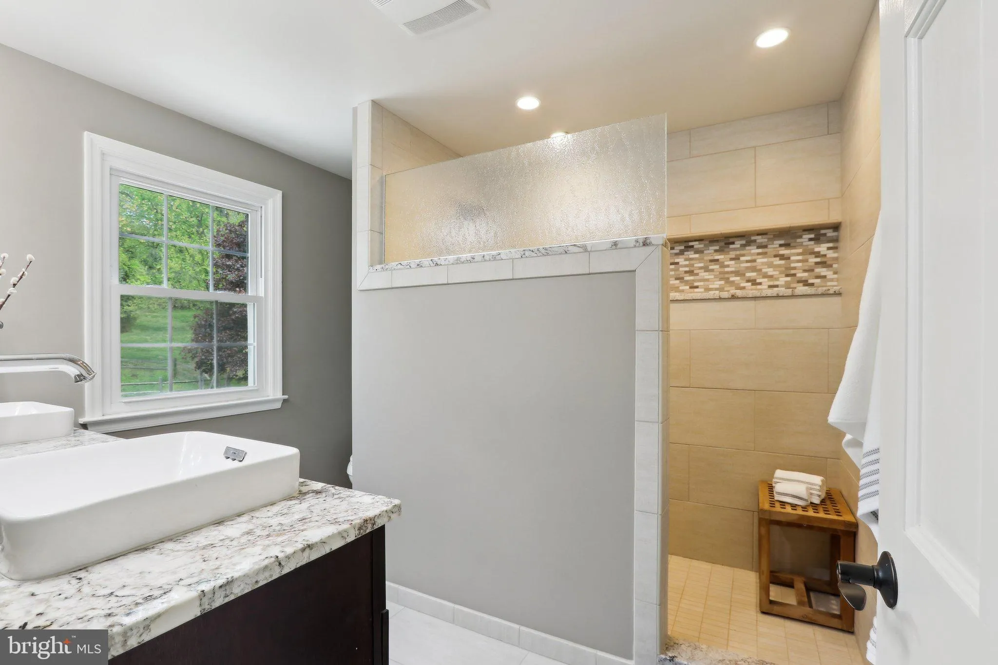 West Chester, Pennsylvania 19380, United States, 4 Bedrooms Bedrooms, ,3 BathroomsBathrooms,Residential,Pending,123642