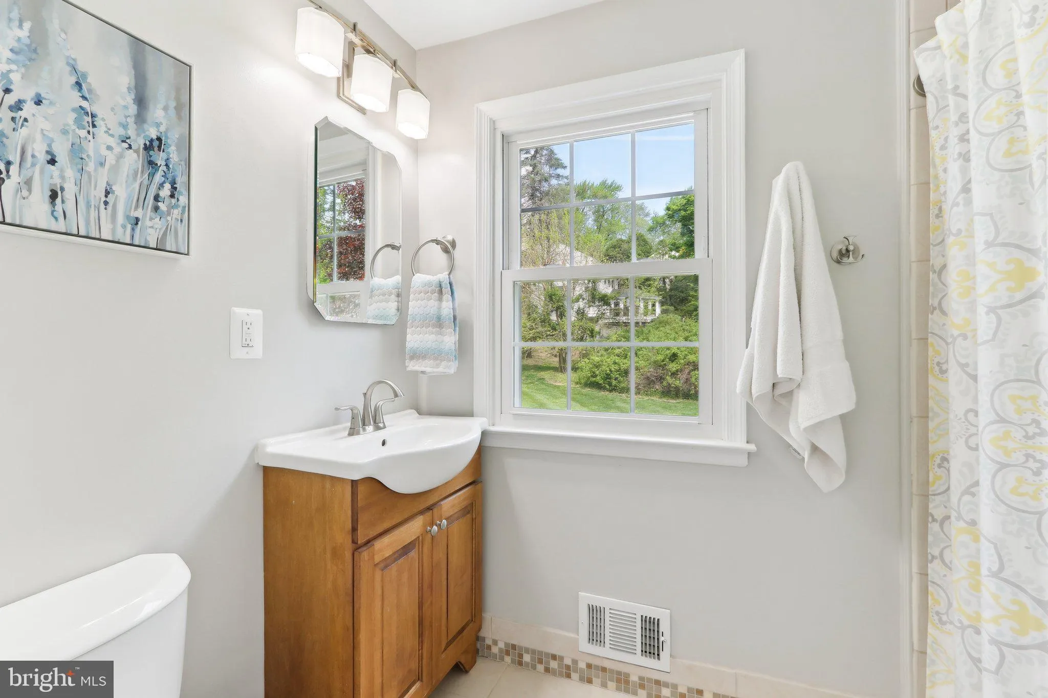 West Chester, Pennsylvania 19380, United States, 4 Bedrooms Bedrooms, ,3 BathroomsBathrooms,Residential,Pending,123642