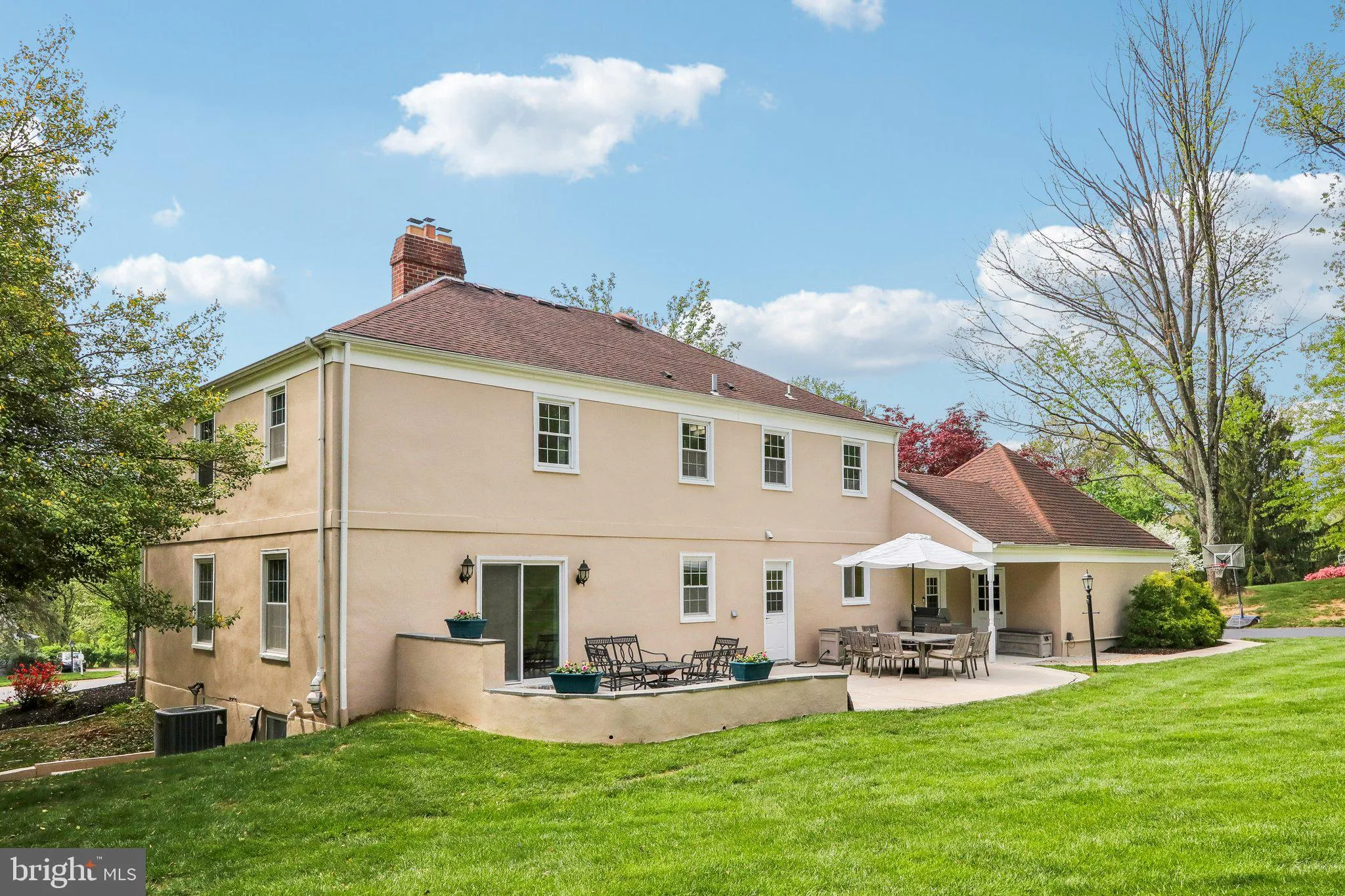 West Chester, Pennsylvania 19380, United States, 4 Bedrooms Bedrooms, ,3 BathroomsBathrooms,Residential,Pending,123642