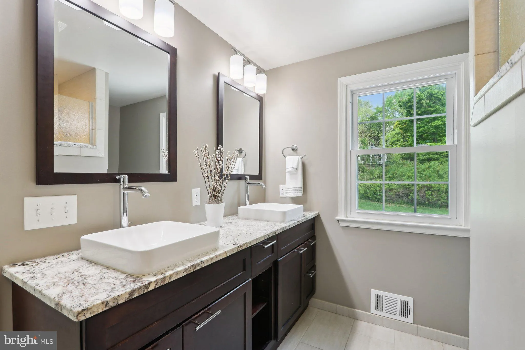 West Chester, Pennsylvania 19380, United States, 4 Bedrooms Bedrooms, ,3 BathroomsBathrooms,Residential,Pending,123642