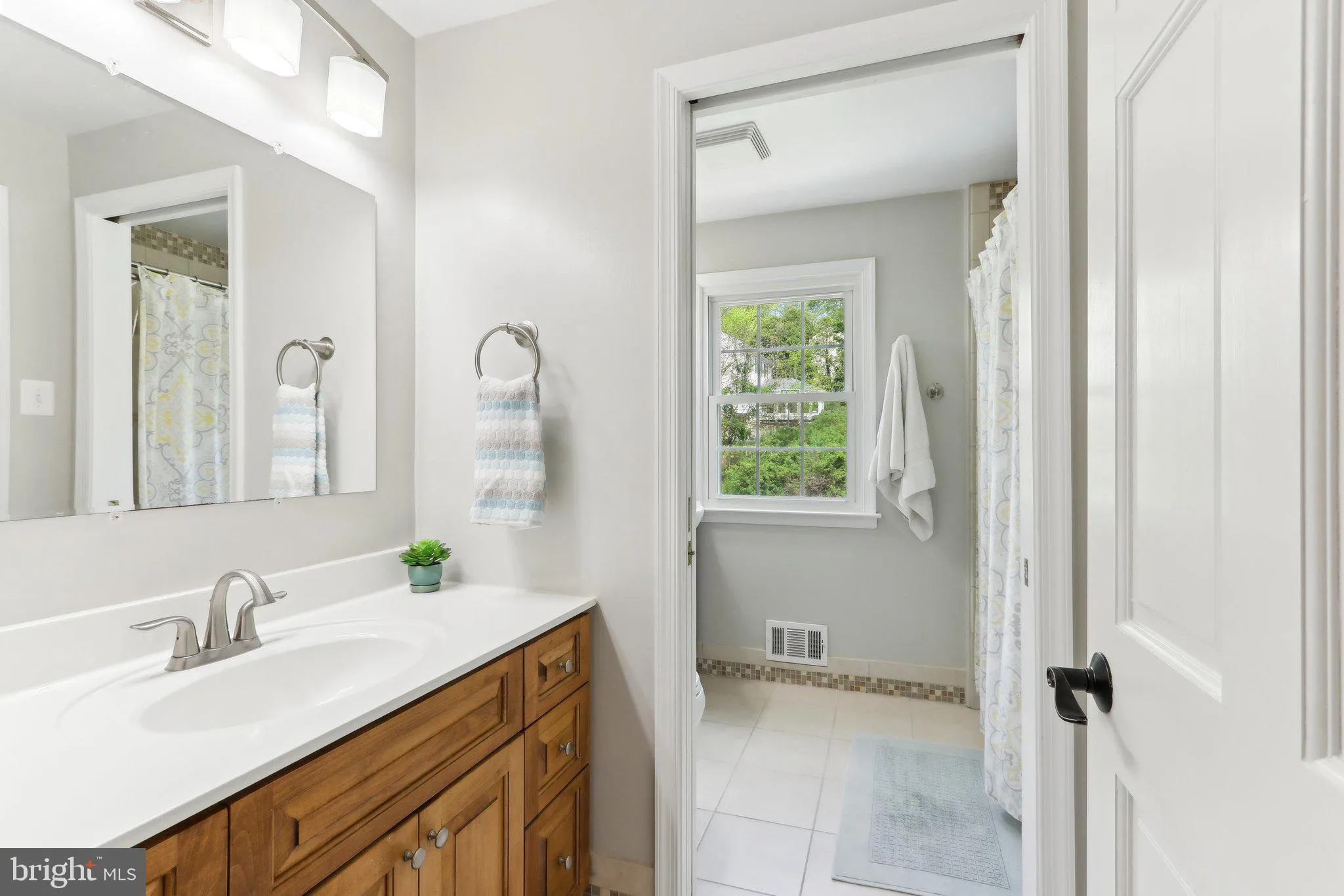 West Chester, Pennsylvania 19380, United States, 4 Bedrooms Bedrooms, ,3 BathroomsBathrooms,Residential,Pending,123642