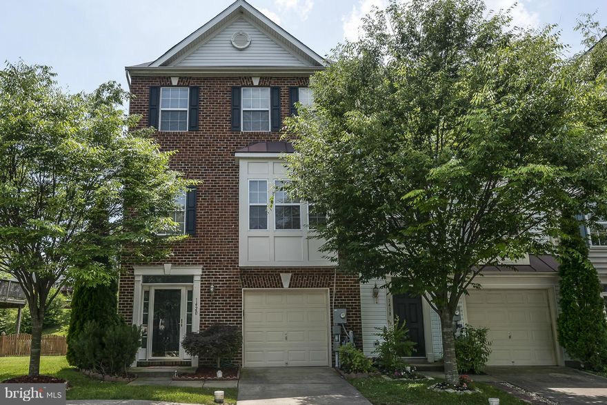 GREAT OPPORTUNITY TO OWN A REALLY NICE END OF GROUP. TALK ABOUT READY TO MOVE INTO! PICTURE PERFECT. LARGE MAIN LEVEL FAMILY ROOM WITH FIREPLACE WALKS OUT TO FENCED BACK YARD WITH SHED. UP ONE LEVEL TO HUGE LIVING ROOM OPEN TO KITCHEN WITH ISLAND AND BREAKFAST ROOM WITH SLIDERS TO LARGE DECK. 3 LARGE BEDROOMS. GREAT MASTER BEDROOM WITH SEPARATE TUB AND WALKIN CLOSET. ONE CAR GARAGE. REALLY NICE!