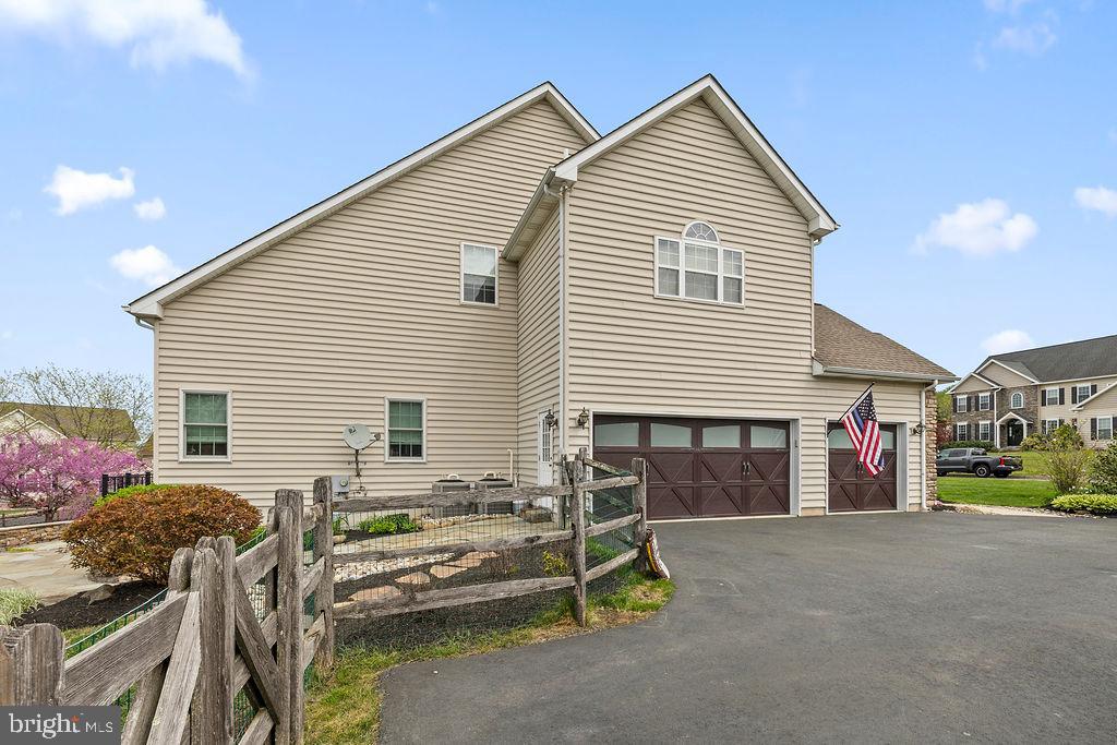 2531 TRACY LANE