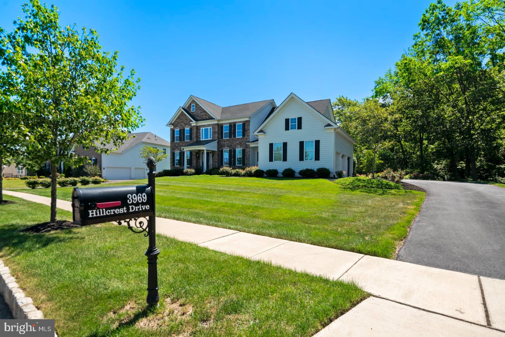 ESTATE AT MILL CREEK - Residential