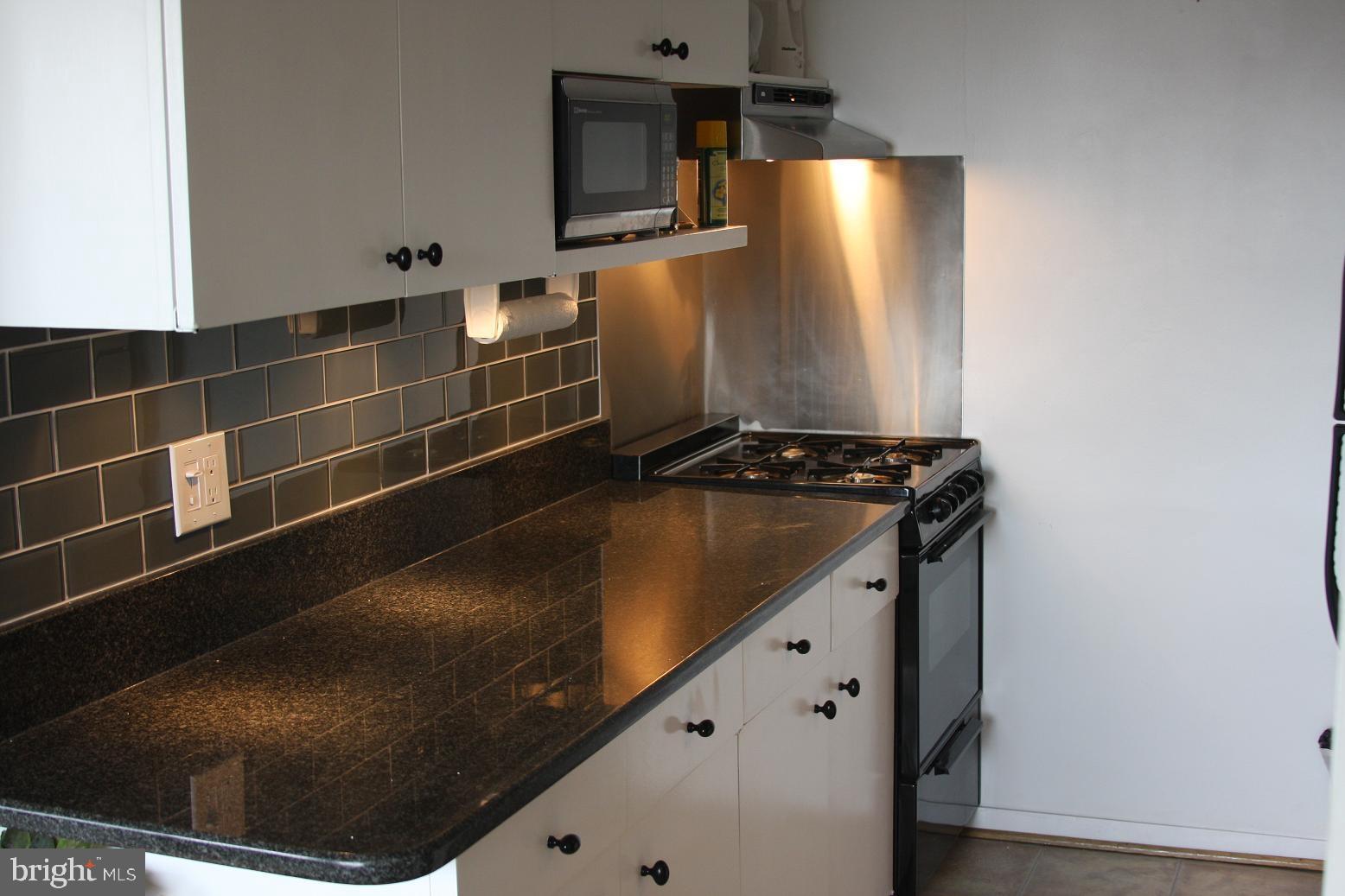 BEVERLY ARMS - Residential Lease