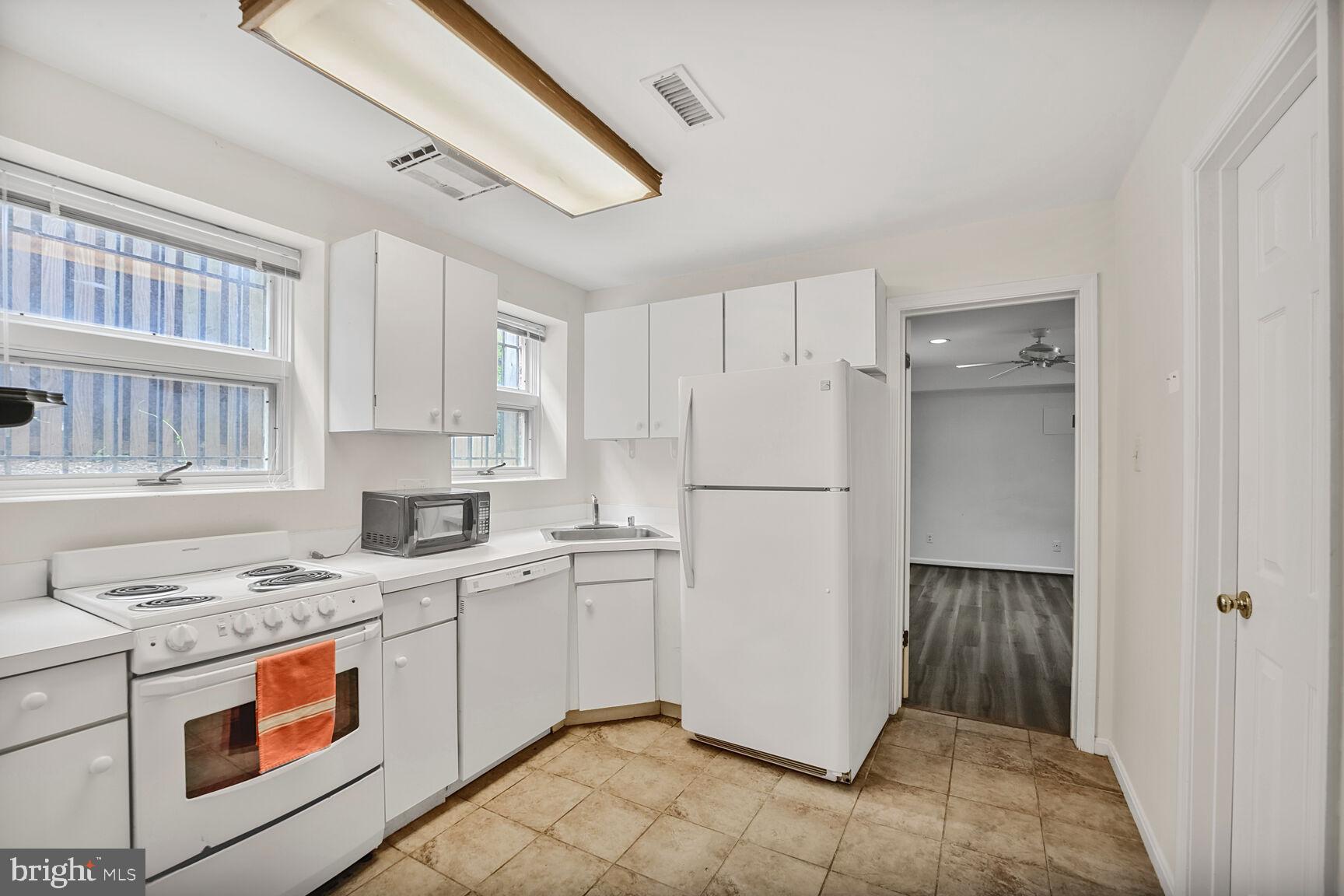 CHEVY CHASE - Residential Lease