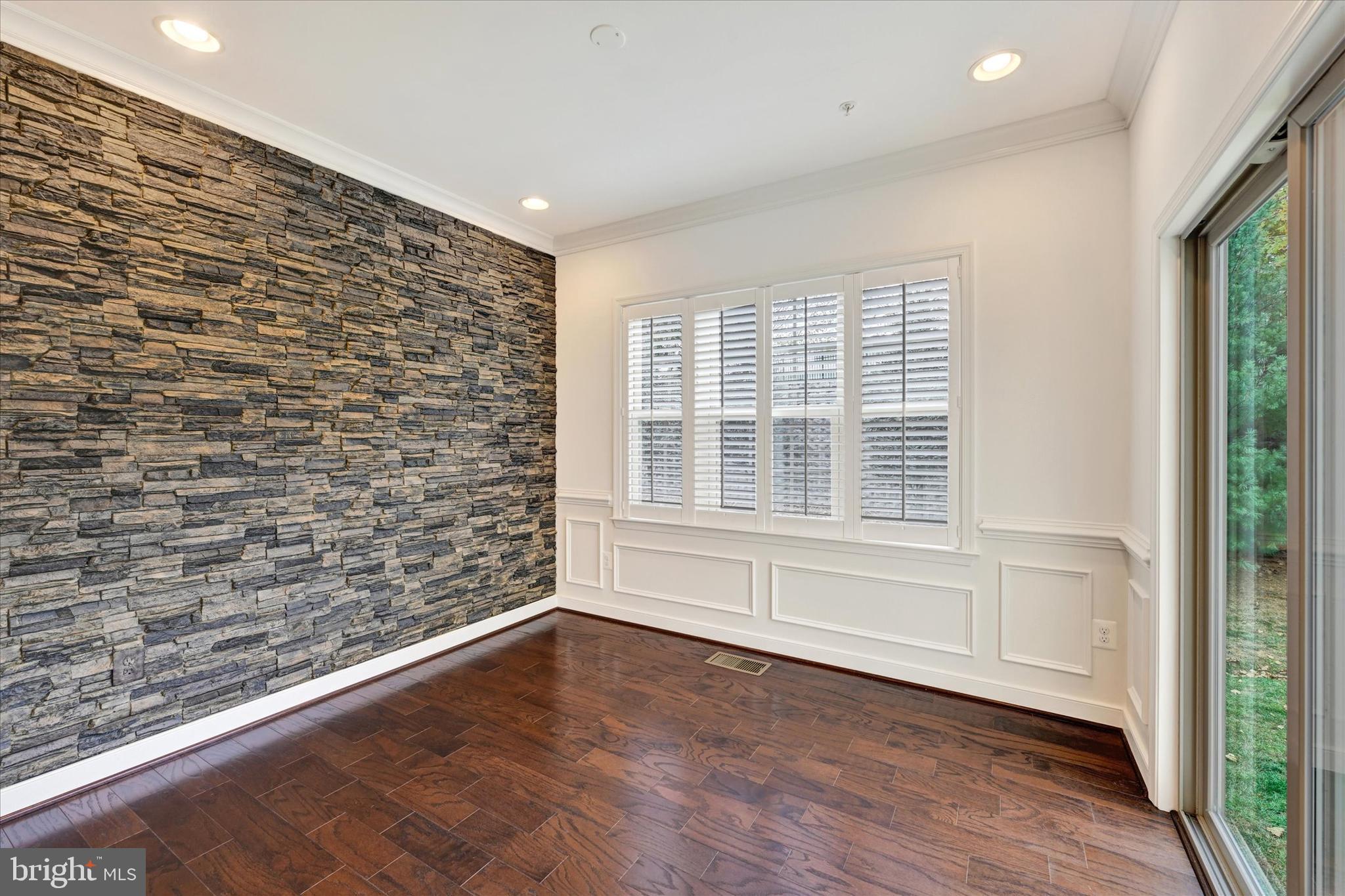 HUNT VALLEY OVERLOOK - Residential Lease