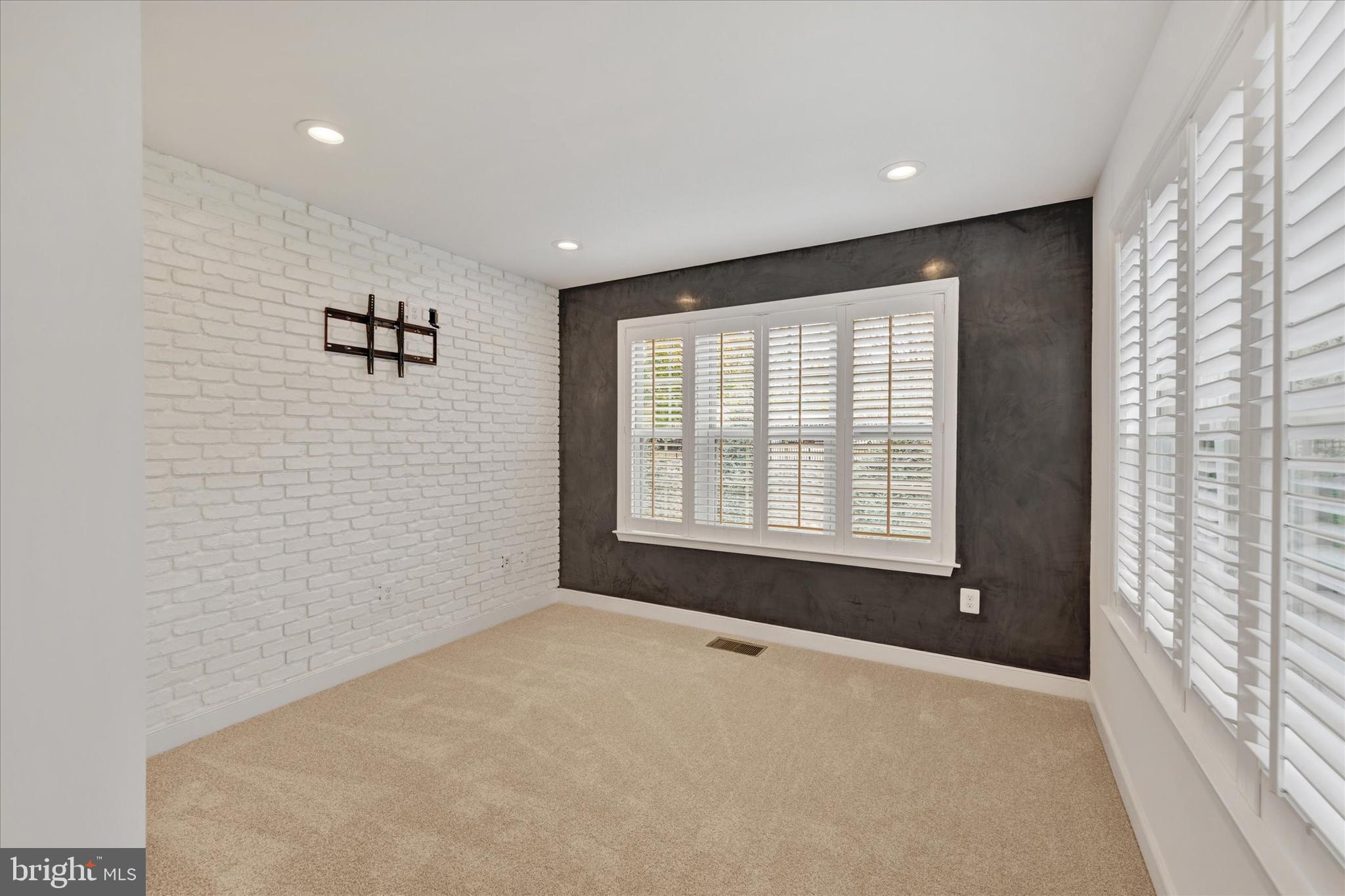 HUNT VALLEY OVERLOOK - Residential Lease