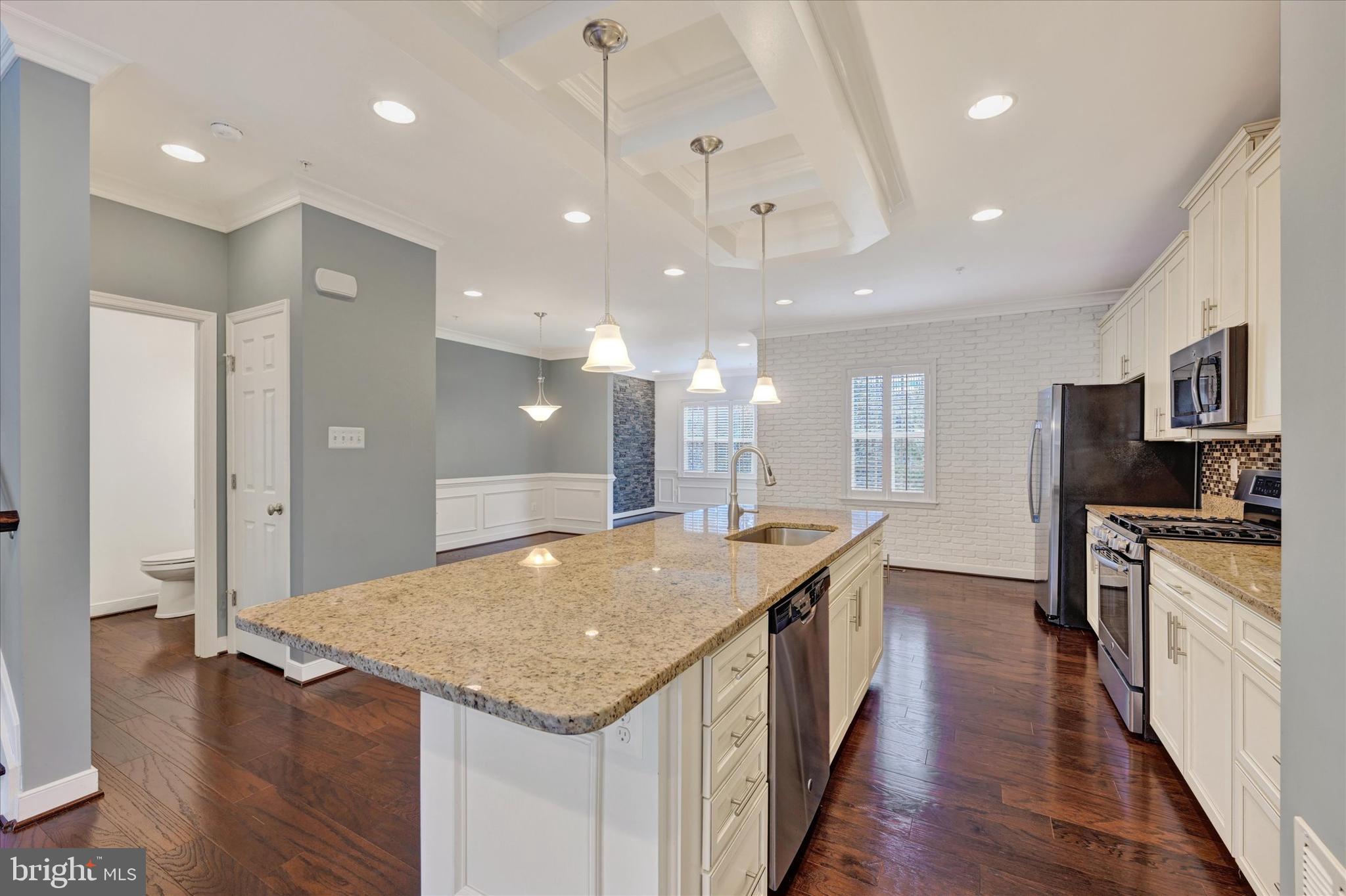 HUNT VALLEY OVERLOOK - Residential Lease